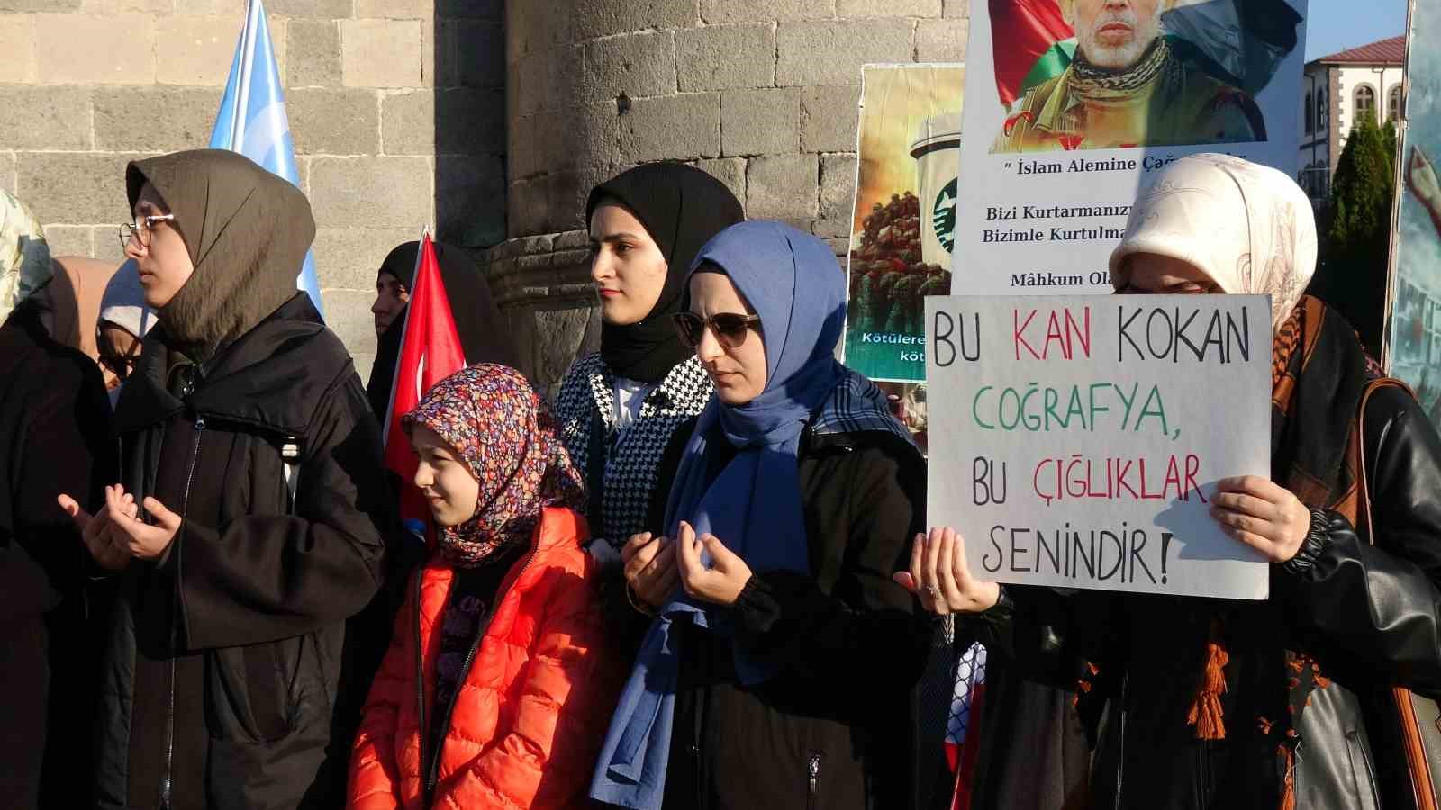 Sağlık çalışanları protesto yürüyüşlerini sürdürdü
