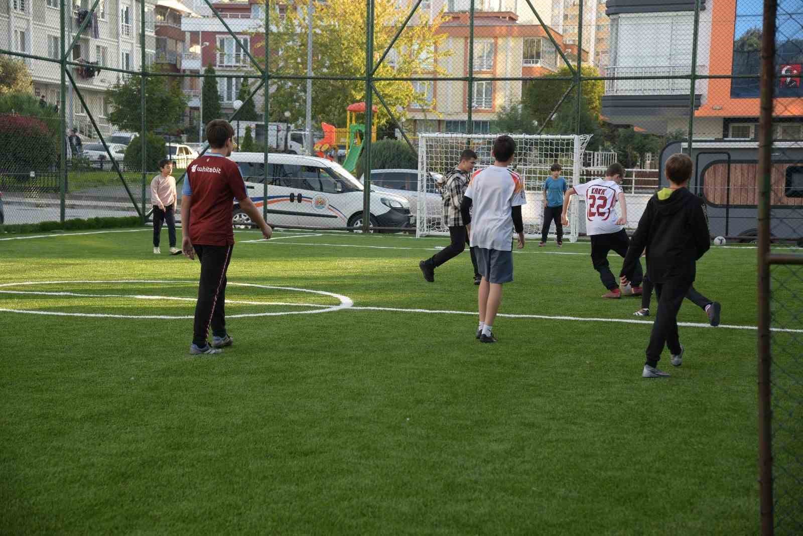 Başkan Türkel: “İlçemizdeki tüm halı sahalar yenilenecek”