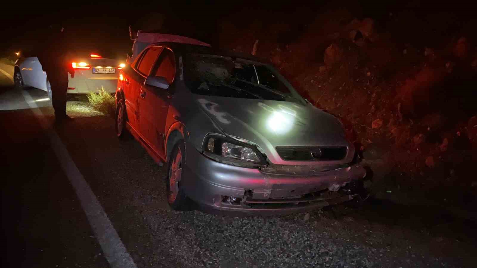 Adıyaman’da otomobil şarampole devrildi: 5 yaralı