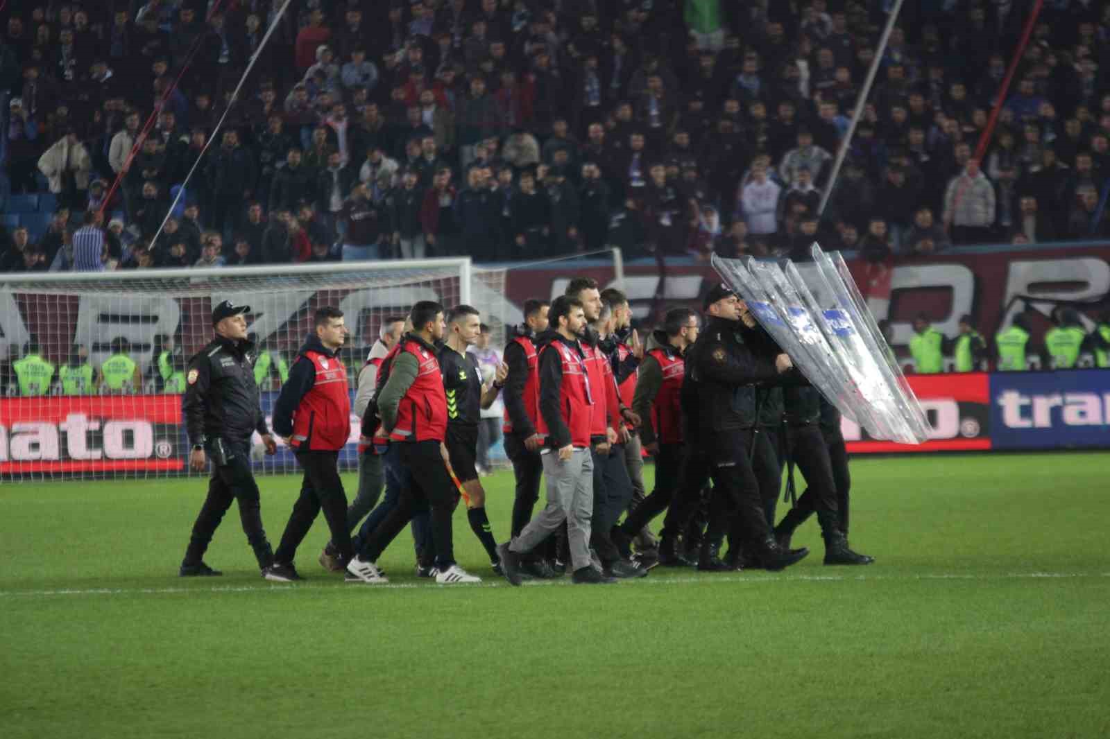 Trendyol Süper Lig: Trabzonspor: 2 - Fenerbahçe: 3 (Maç sonucu)
