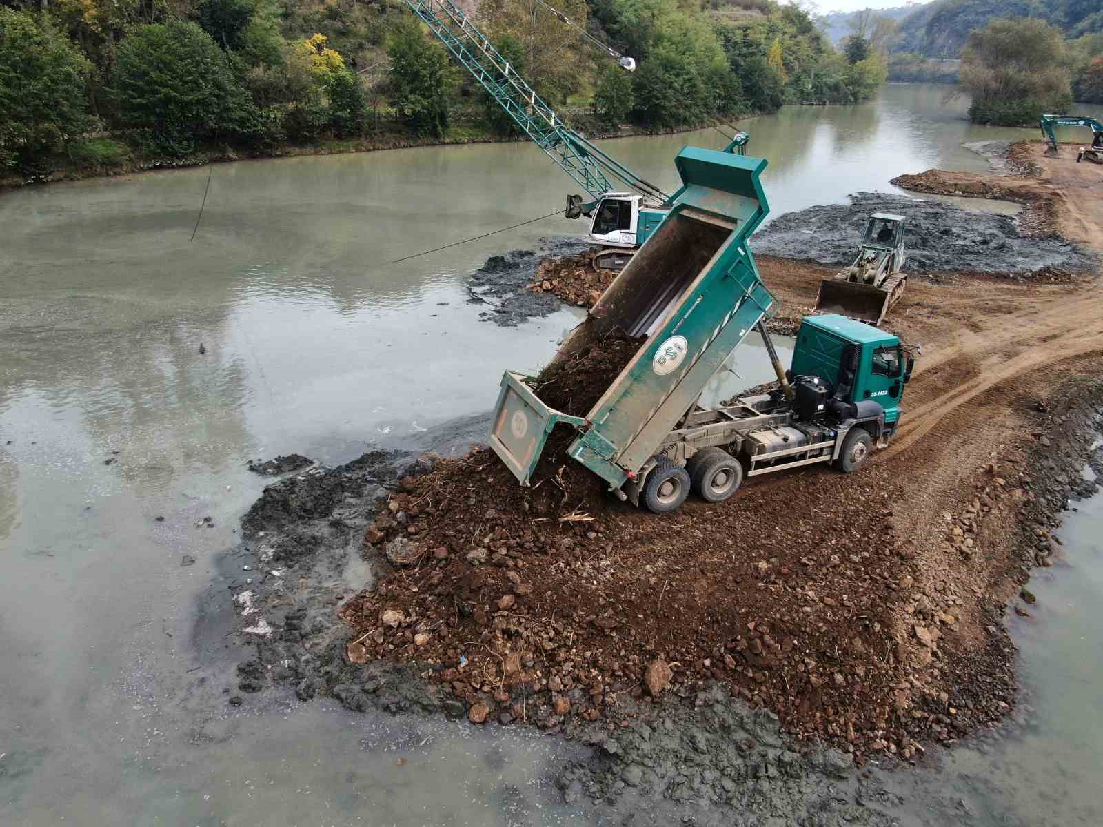 Sera Gölü’nü çamurdan temizlemek için yeni bir çalışma başlatıldı
