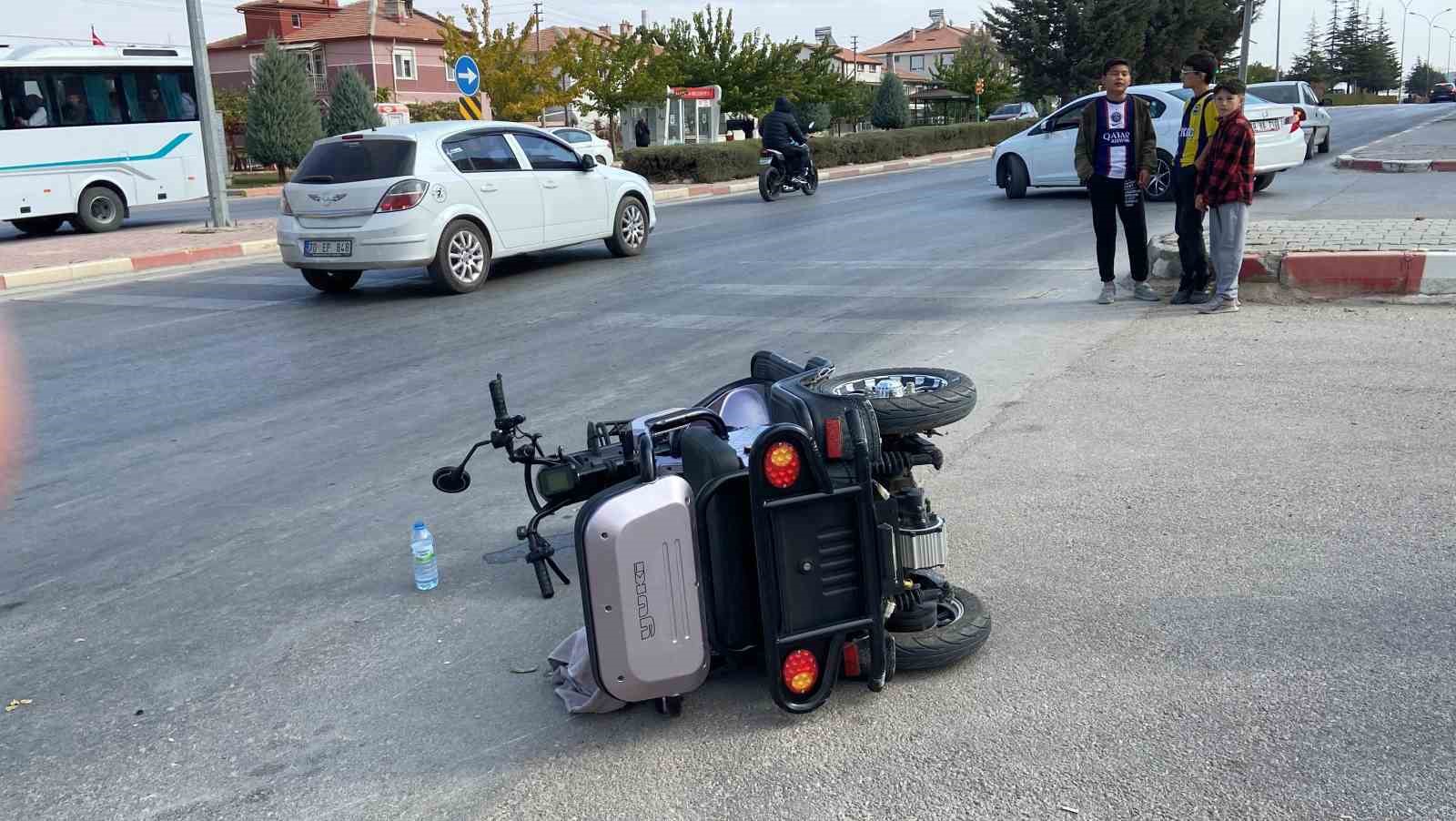 Otomobil ile çarpışan elektrikli bisikletin sürücüsü yaralandı