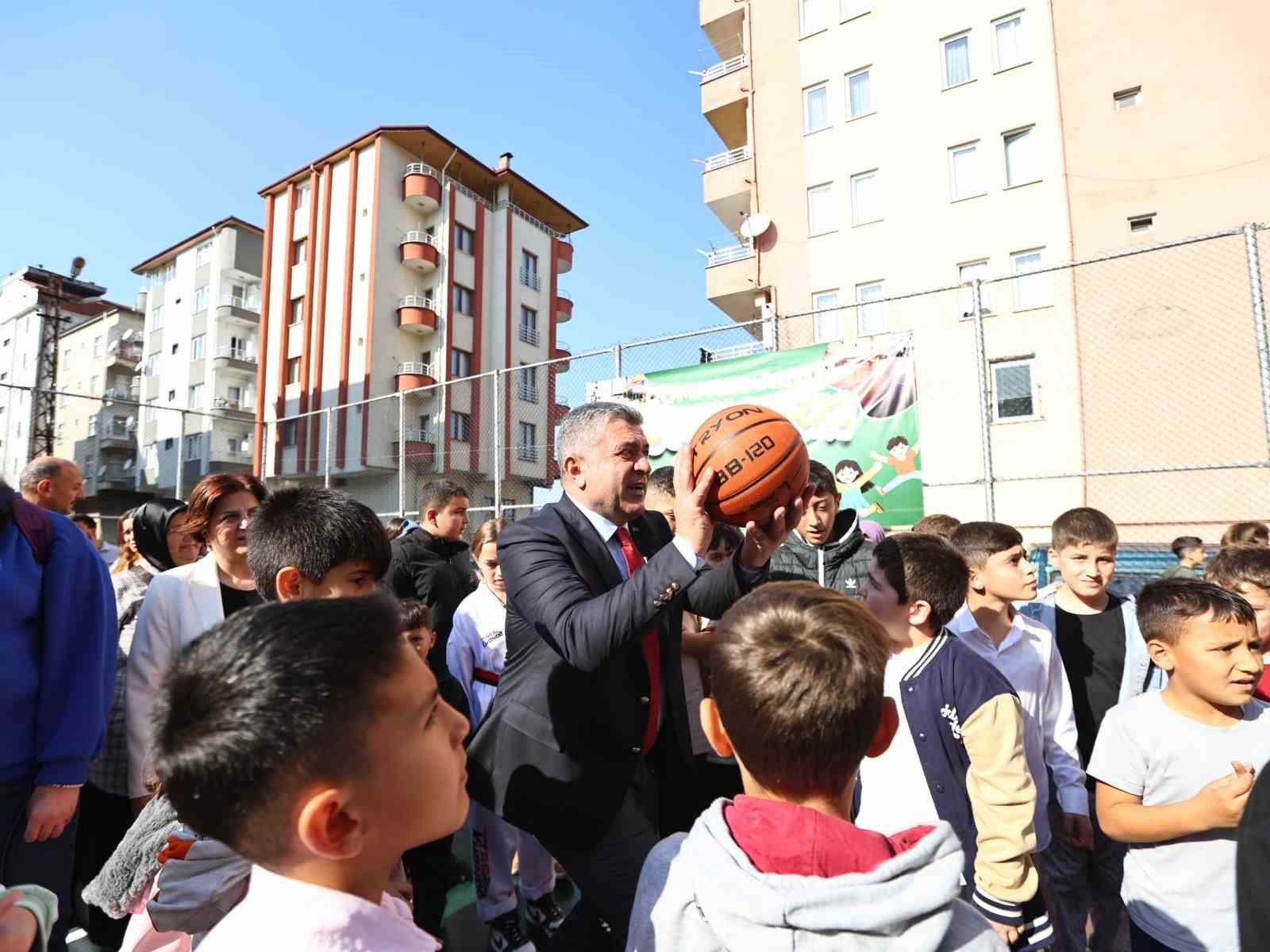 Yenilenen Cumhur Alan çocuk parkı törenle açıldı
