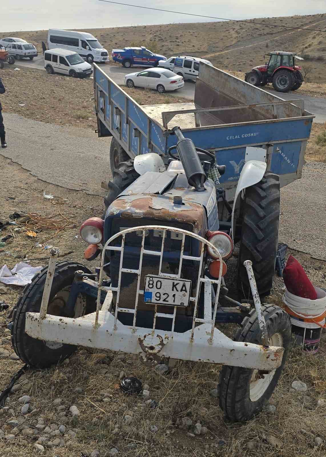 Adıyaman’da traktör devrildi: 1’i ağır 6 yaralı
