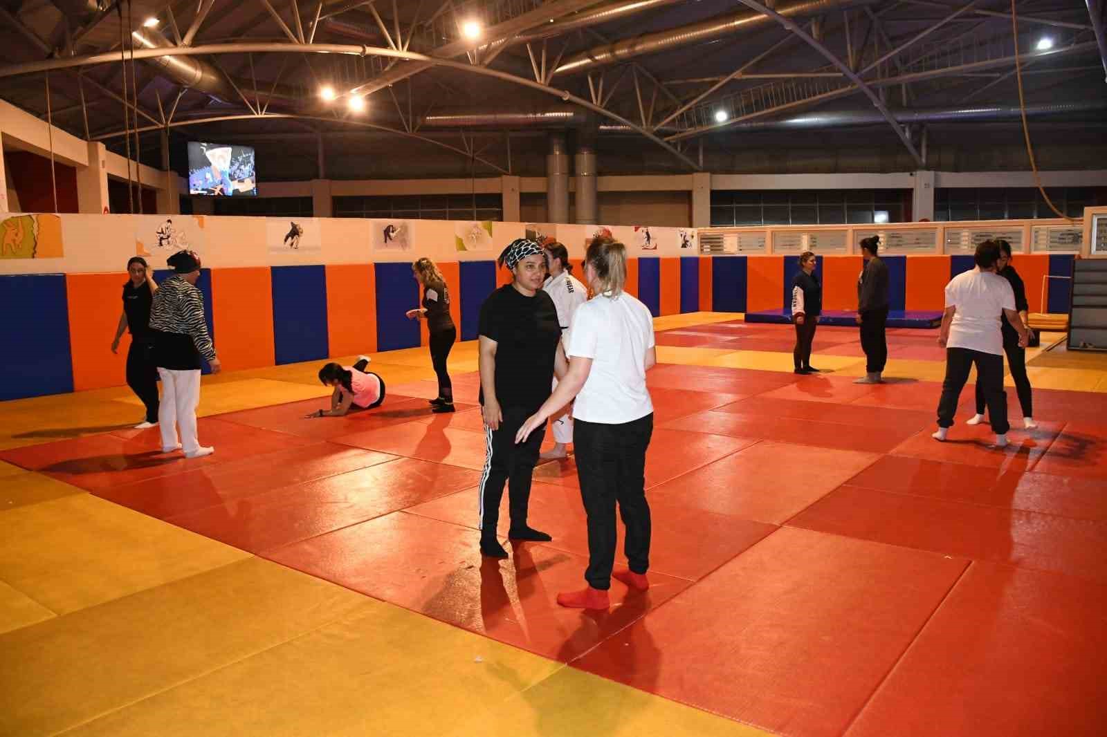 Balıkesir’de kadınlar, judo eğitimlerine başladı
