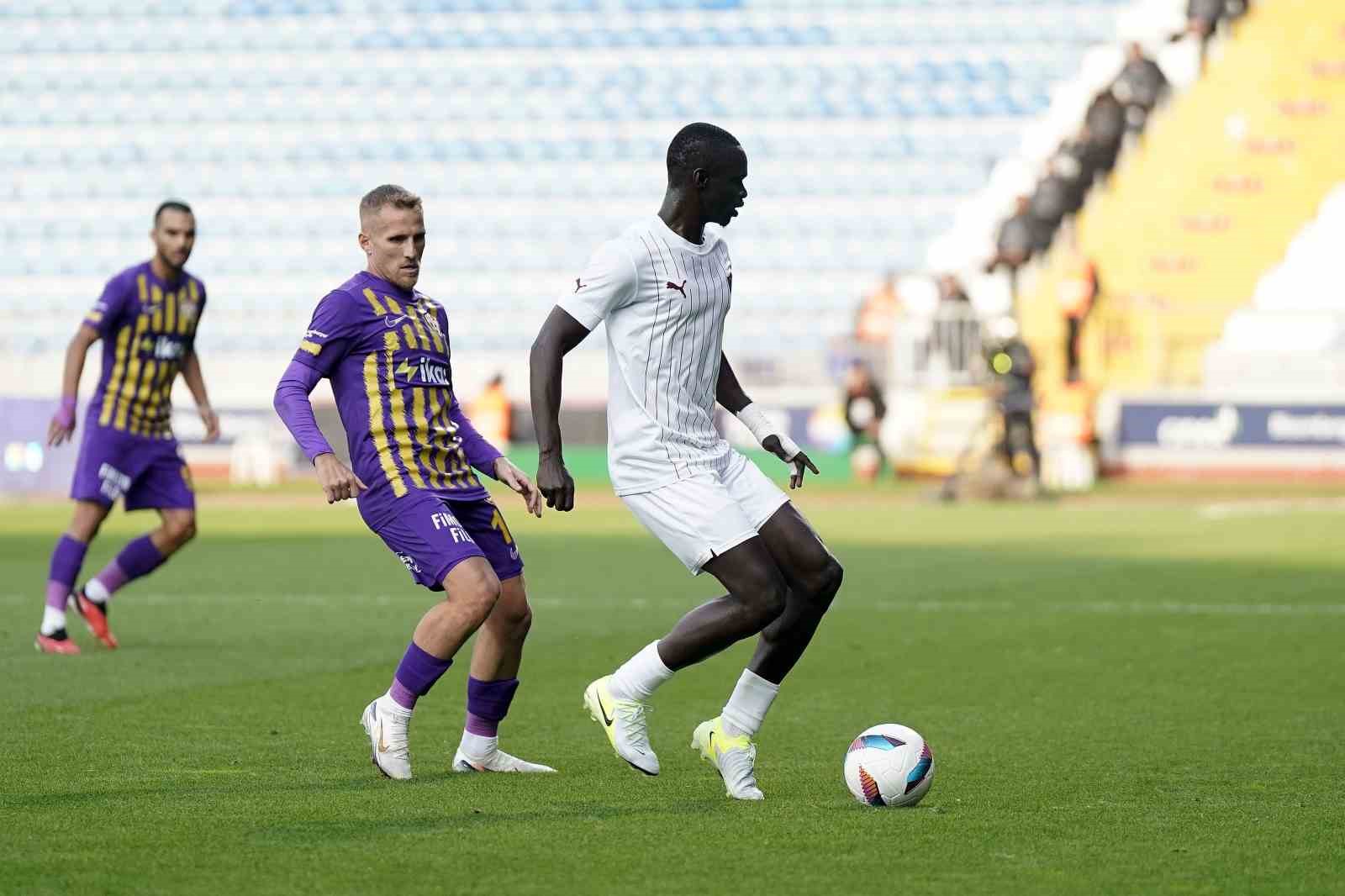 Trendyol Süper Lig: Eyüpspor: 1 - Hatayspor: 0 (İlk yarı)
