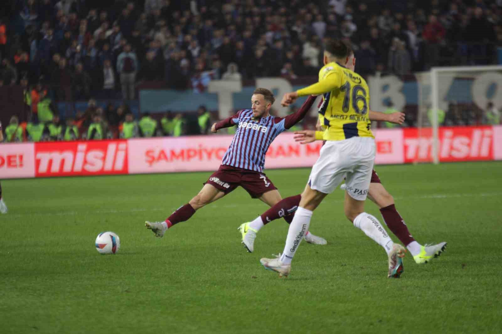 Trendyol Süper Lig: Trabzonspor: 0 - Fenerbahçe: 1 (İlk yarı)
