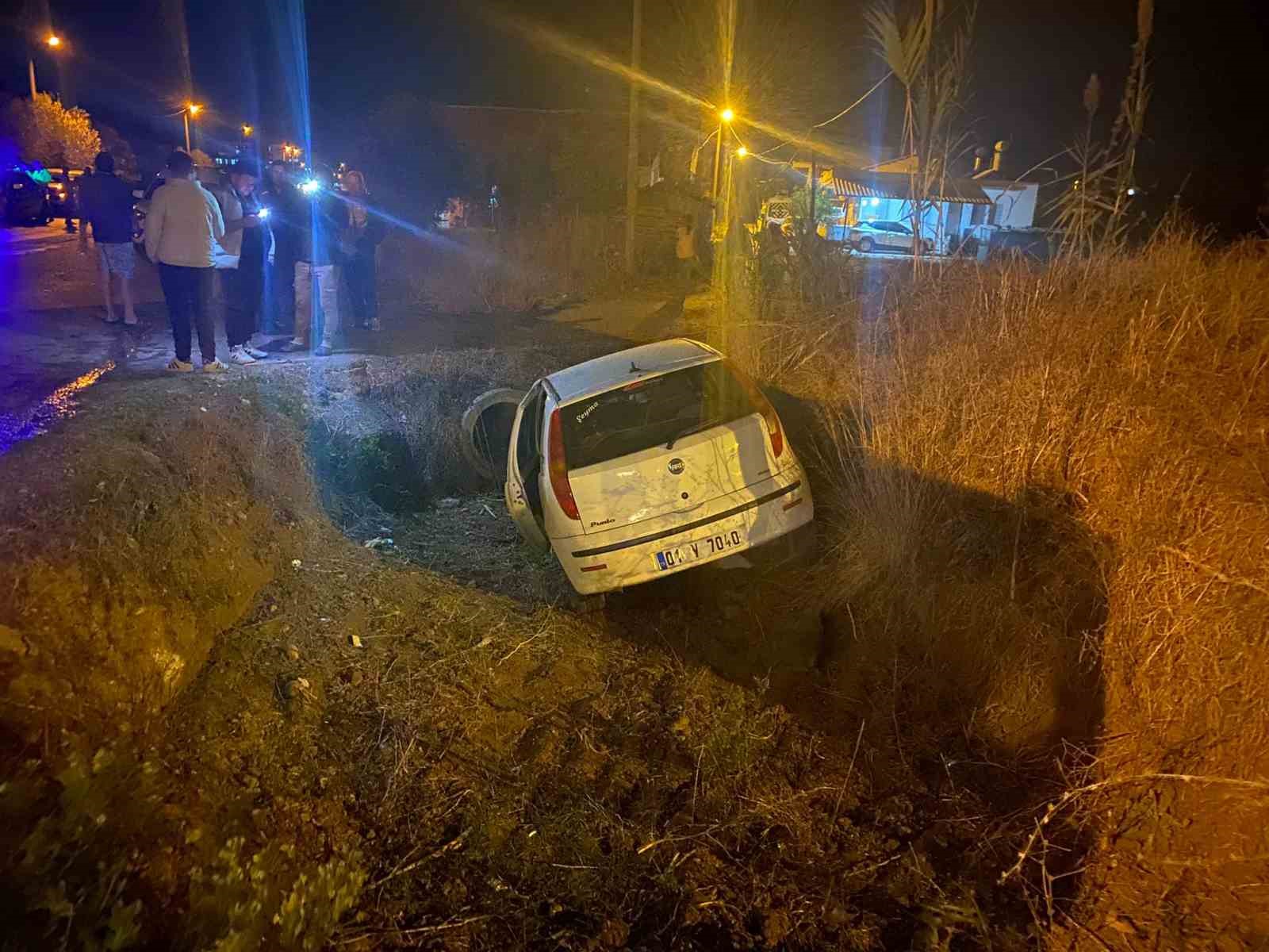 Antalya’da iki otomobil kavşakta çarpıştı: 3 yaralı