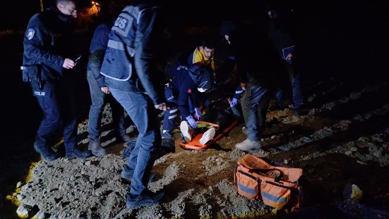 Okul servisinde birlikte alkol aldıkları şahsı darp edip, t&uuml;fekle yaraladılar
