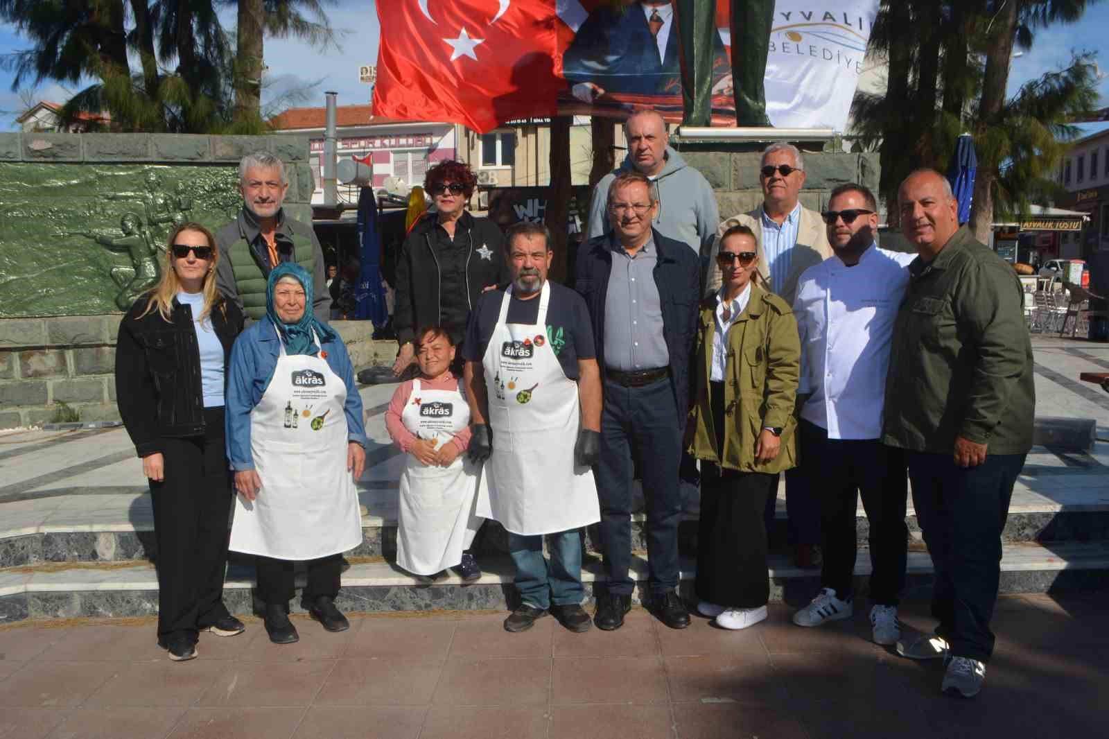 Ayvalık’ta hasat festivalinde düzenlenen zeytinyağlı ev yemekleri yarışmasına ilgi yoğun oldu
