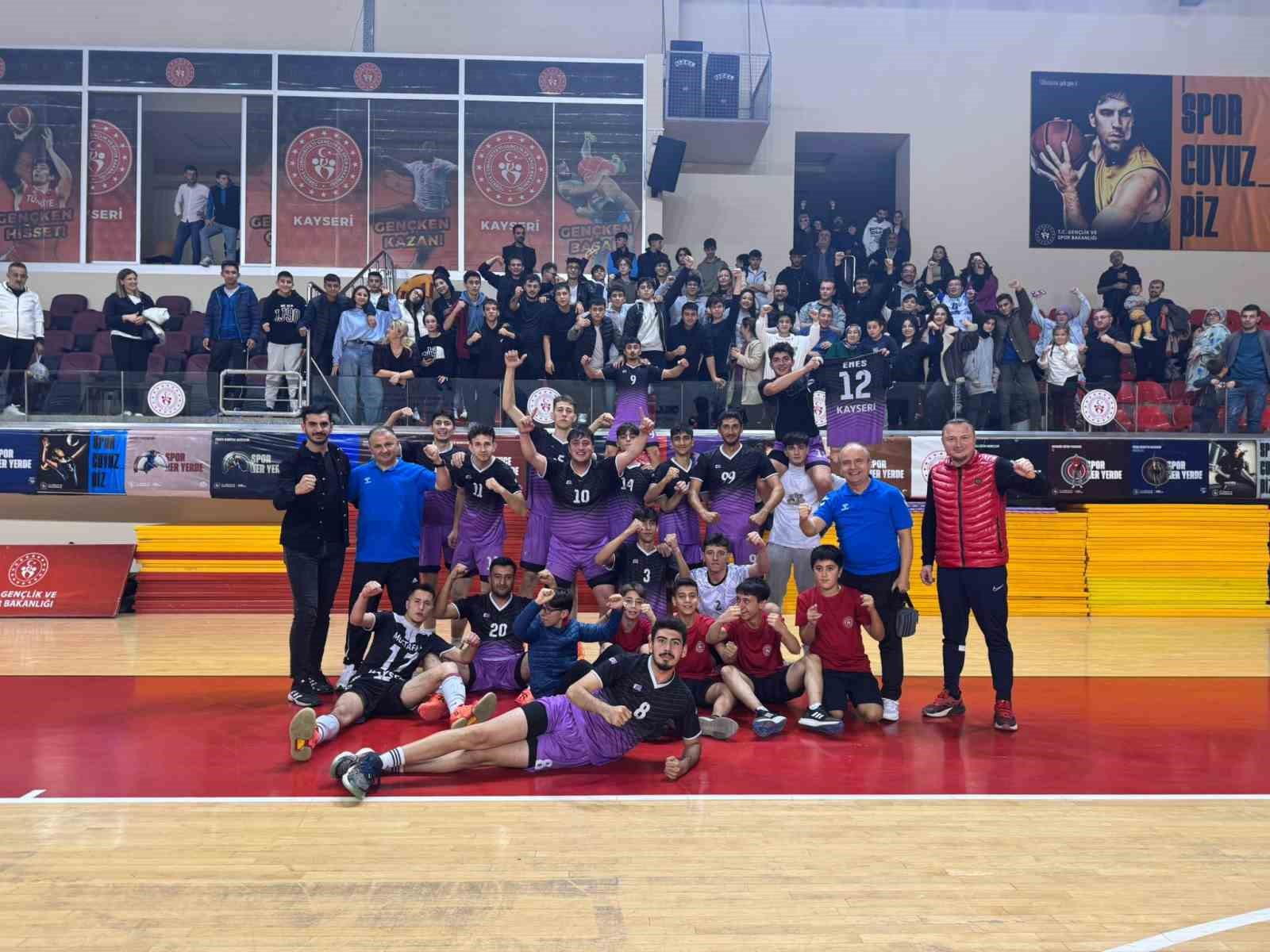 Kayseri derbisini Elit Voleybol kazandı