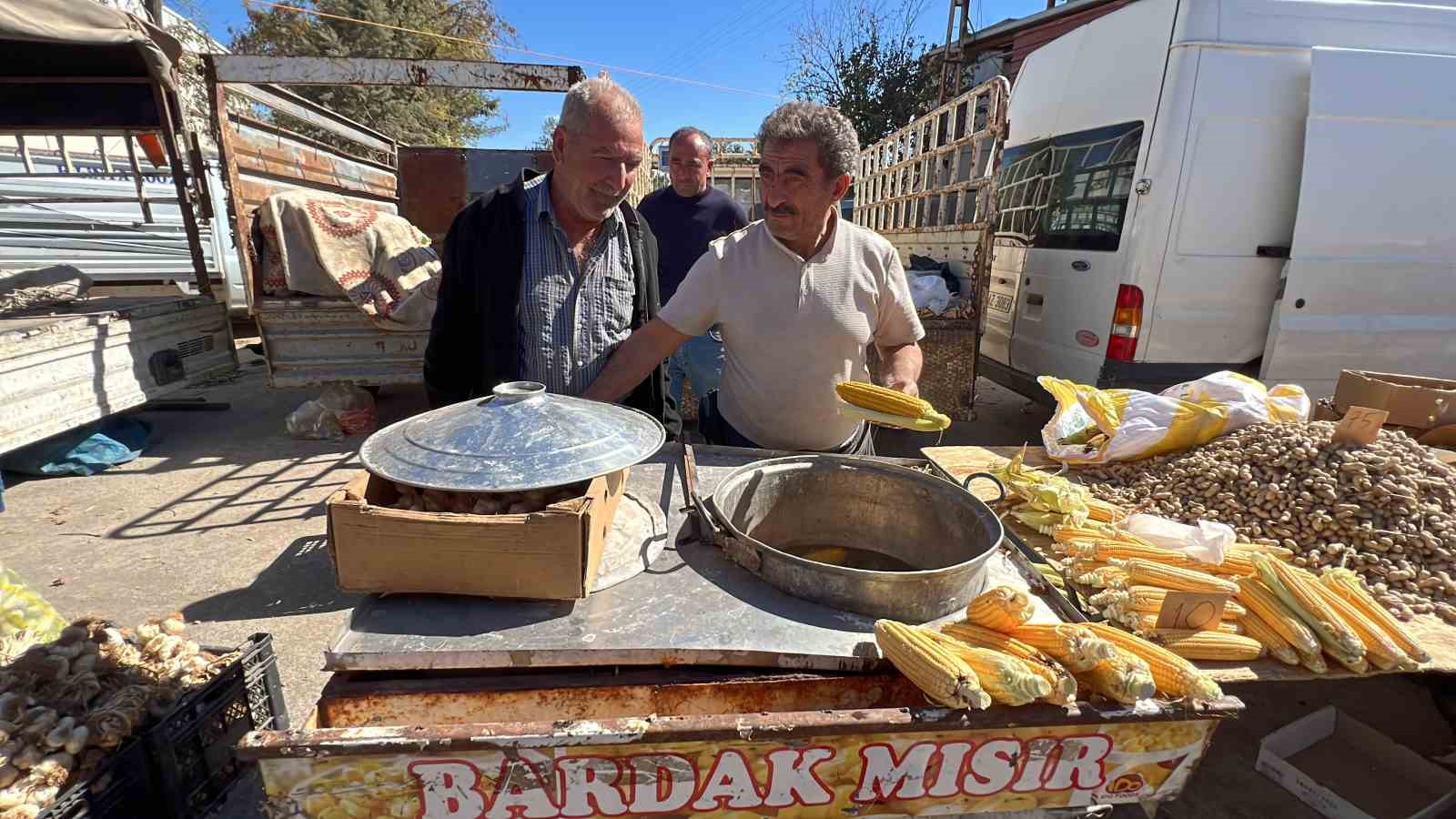 Türkoğlu ilçesinde semt pazarı sorunu: ‘Söz verildi yapılmadı’