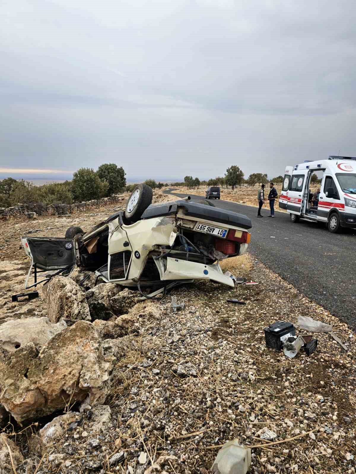 Mardin’de otomobil şarampole yuvarlandı: 2 yaralı
