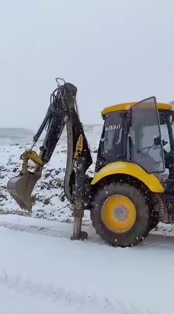 Siirt’te mevsimin ilk karı yağdı
