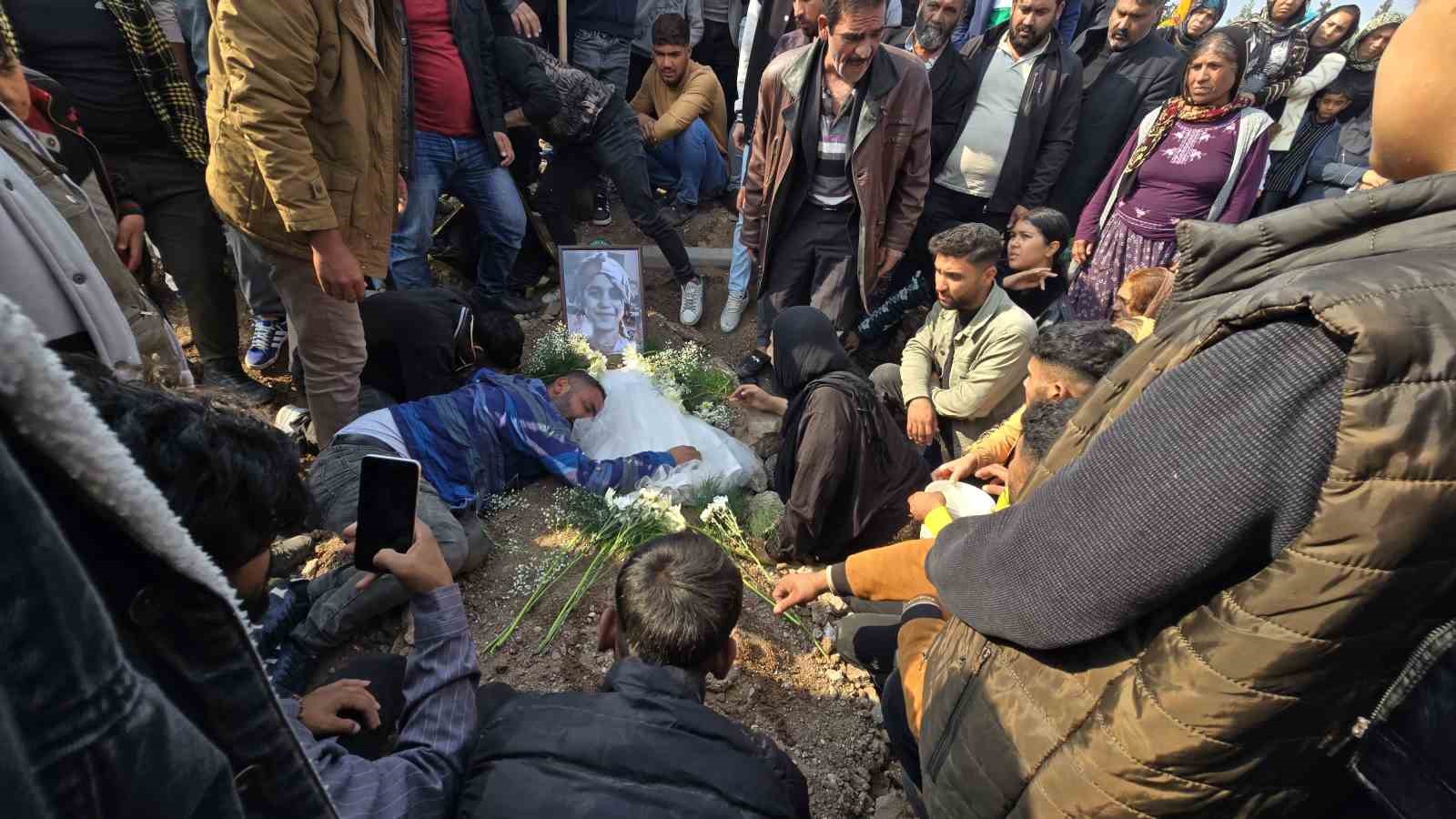 İstanbul’da öldürülen küçük Şirin Şanlıurfa’da gözyaşlarıyla defnedildi