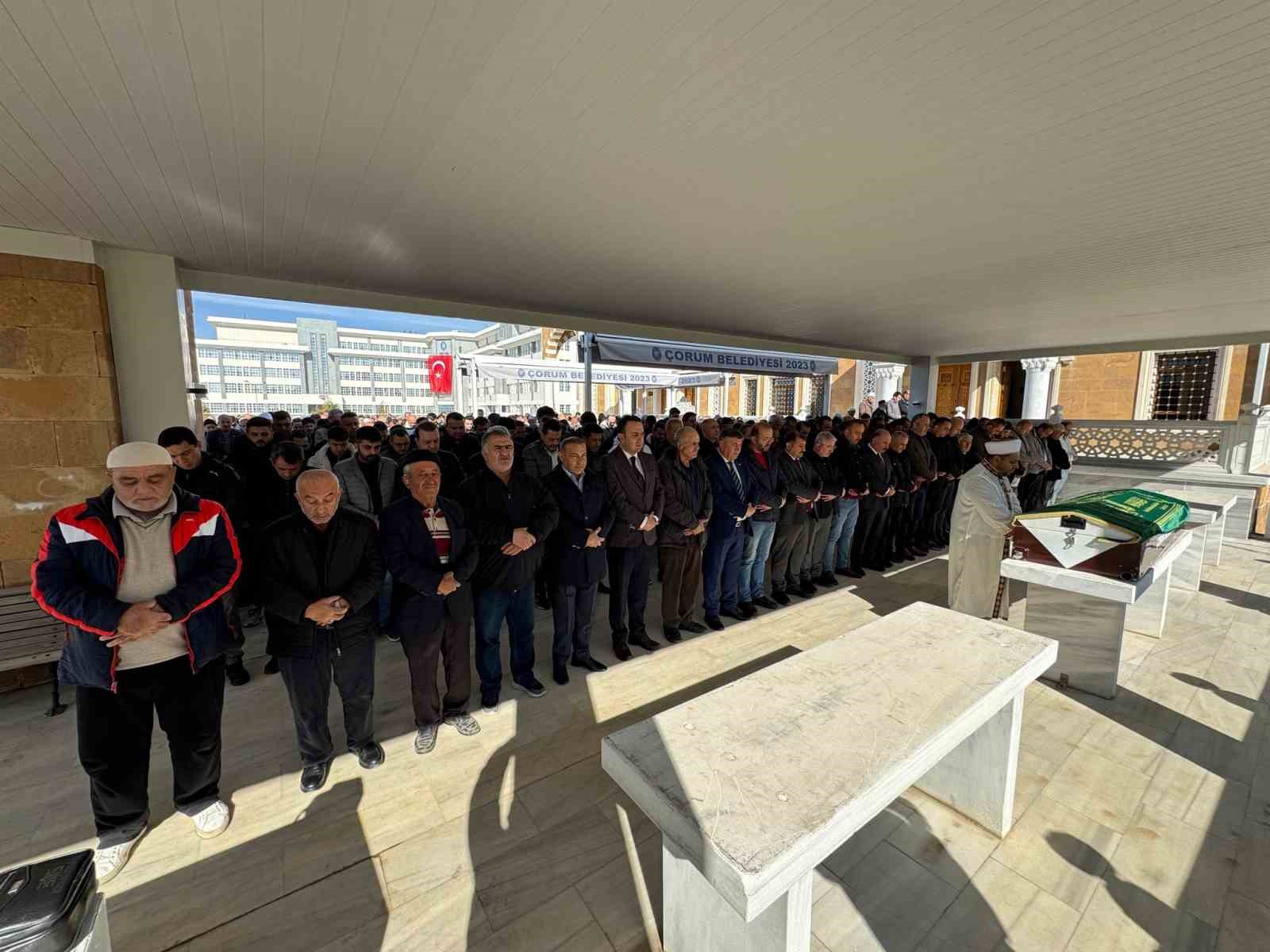 &Ccedil;orum&rsquo;daki patlamada hayatını kaybeden vatandaş toprağa verildi
