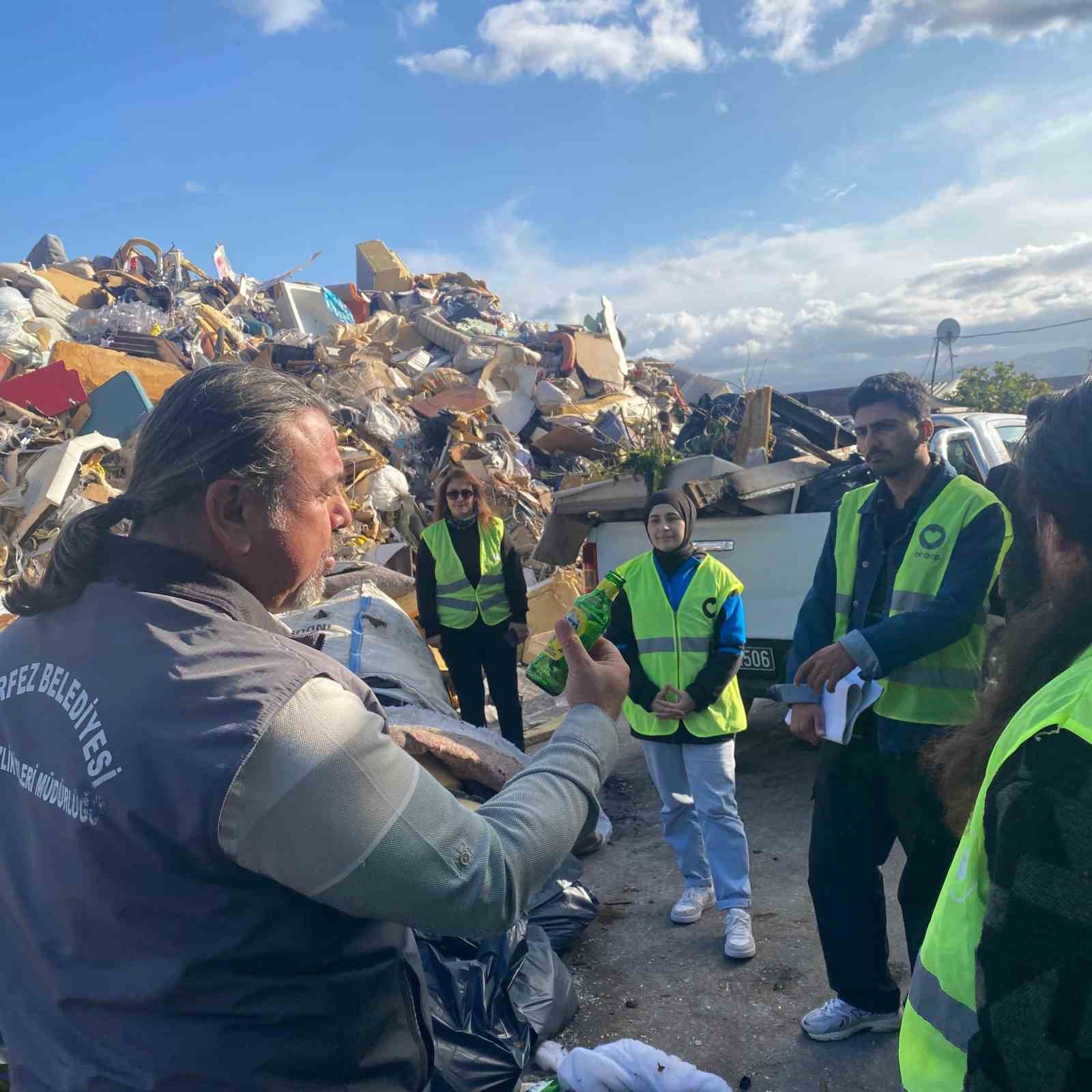 Sahillerden bir günde 120 kilogram atık toplandı
