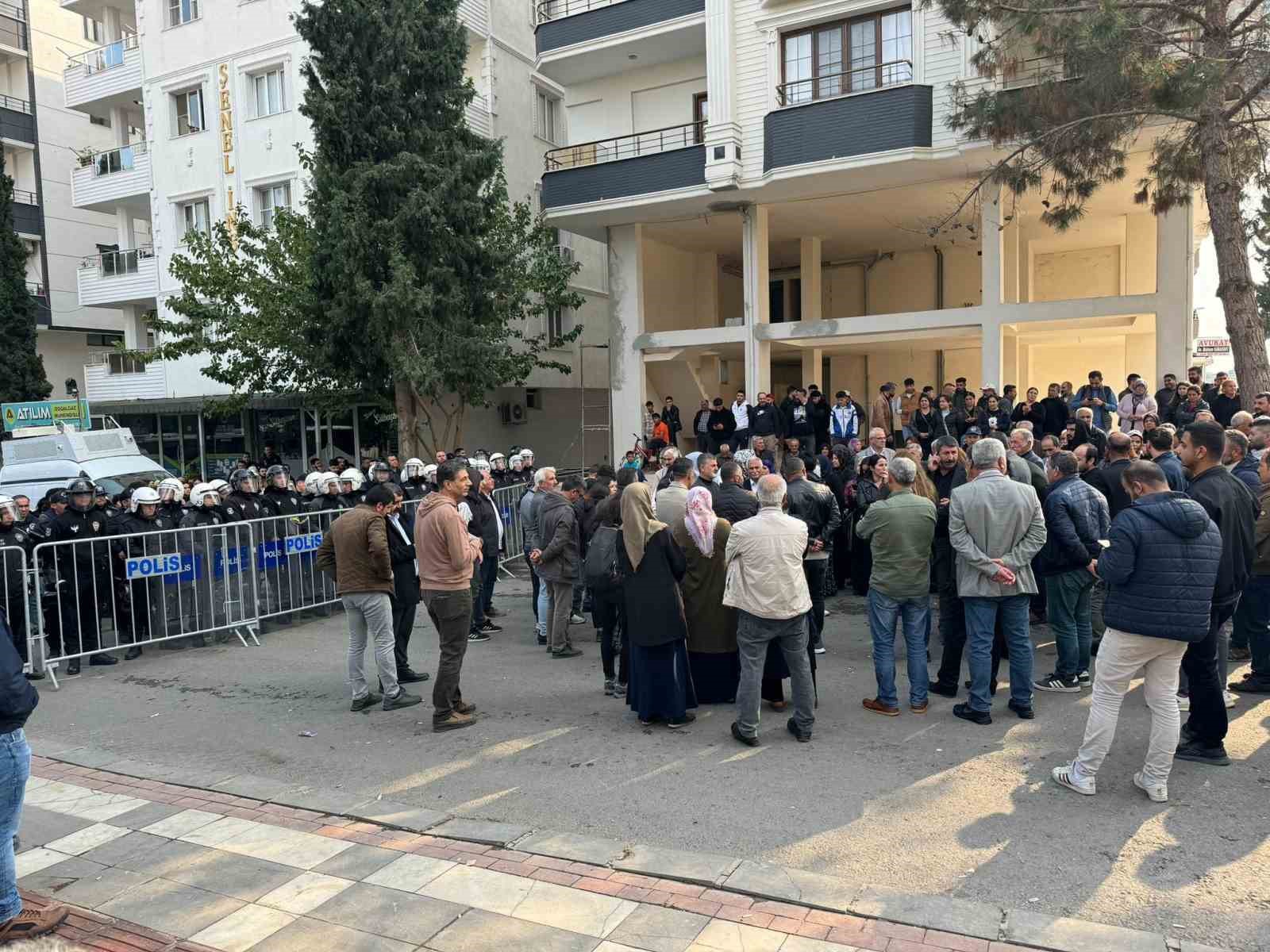 Halfeti’de polise taş atan 8 şüpheli yakalandı