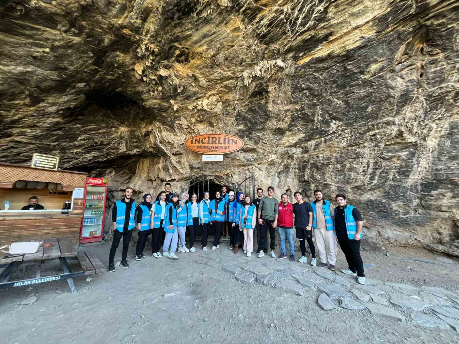 Muğla yurtlarında kalan öğrenciler Gökçeler Kanyonu’nu keşfetti