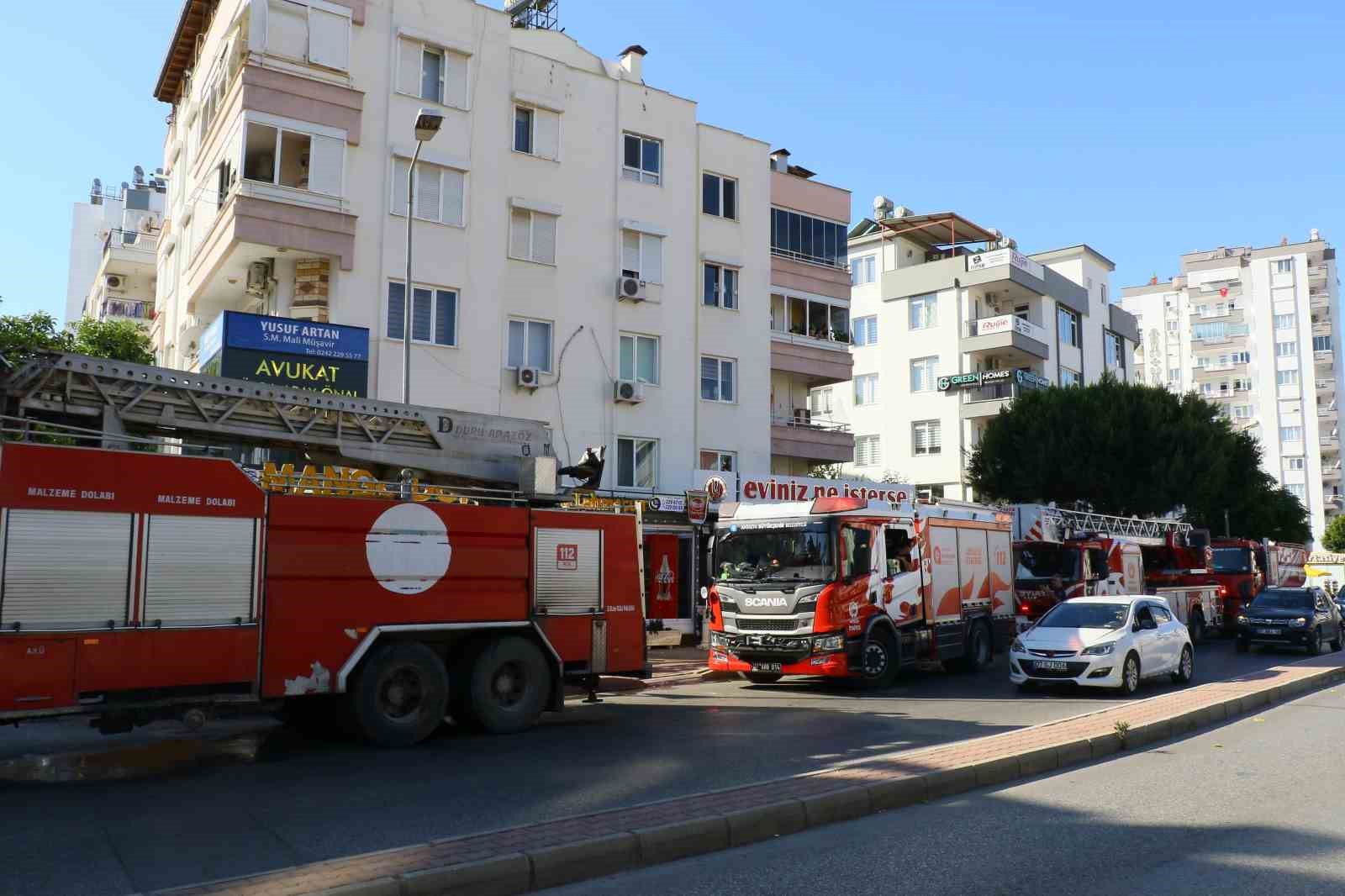 İş yerinde yangın itfaiyeyi alarma geçirdi
