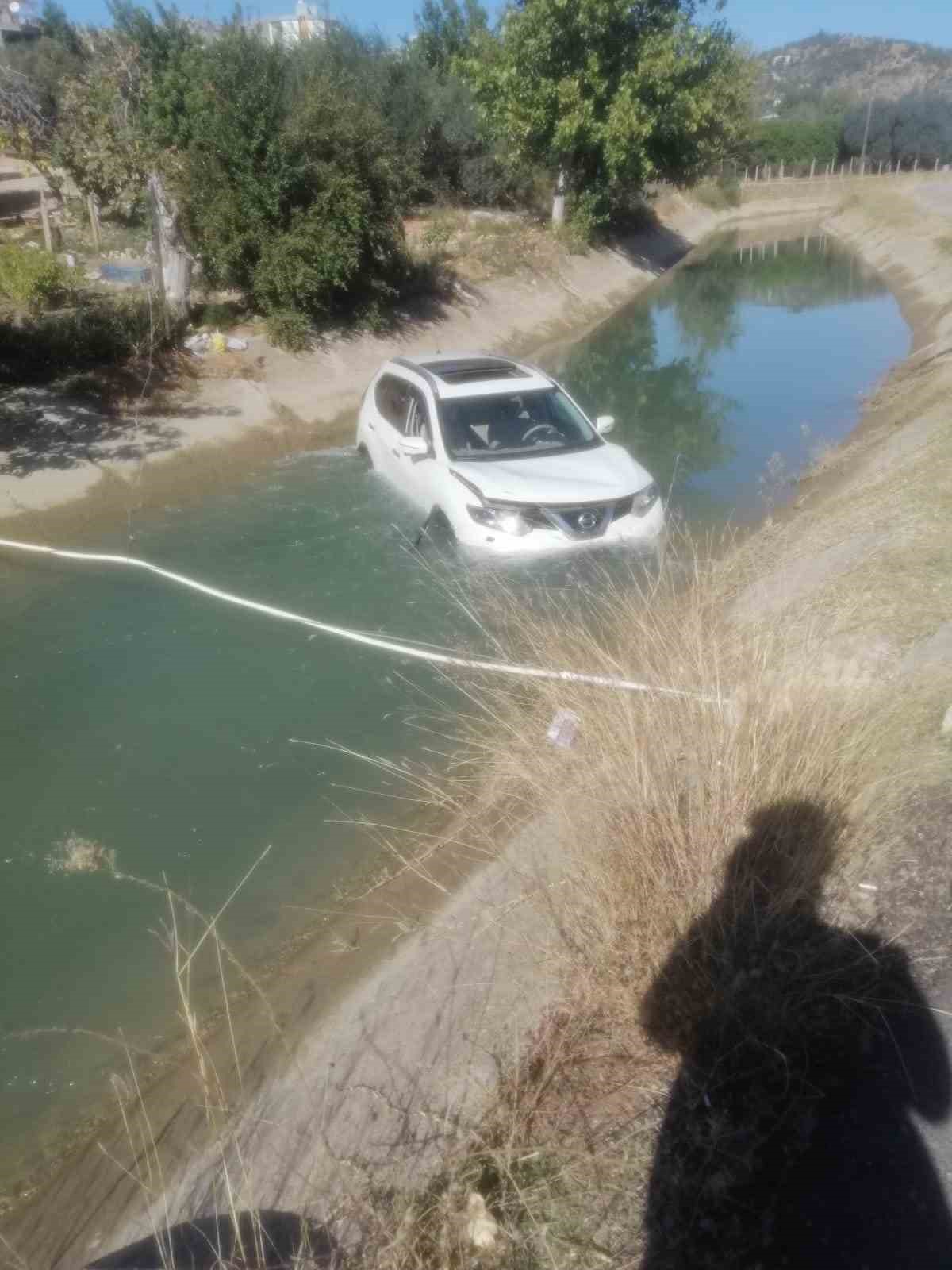 Adana’da cip sulama kanalına düştü