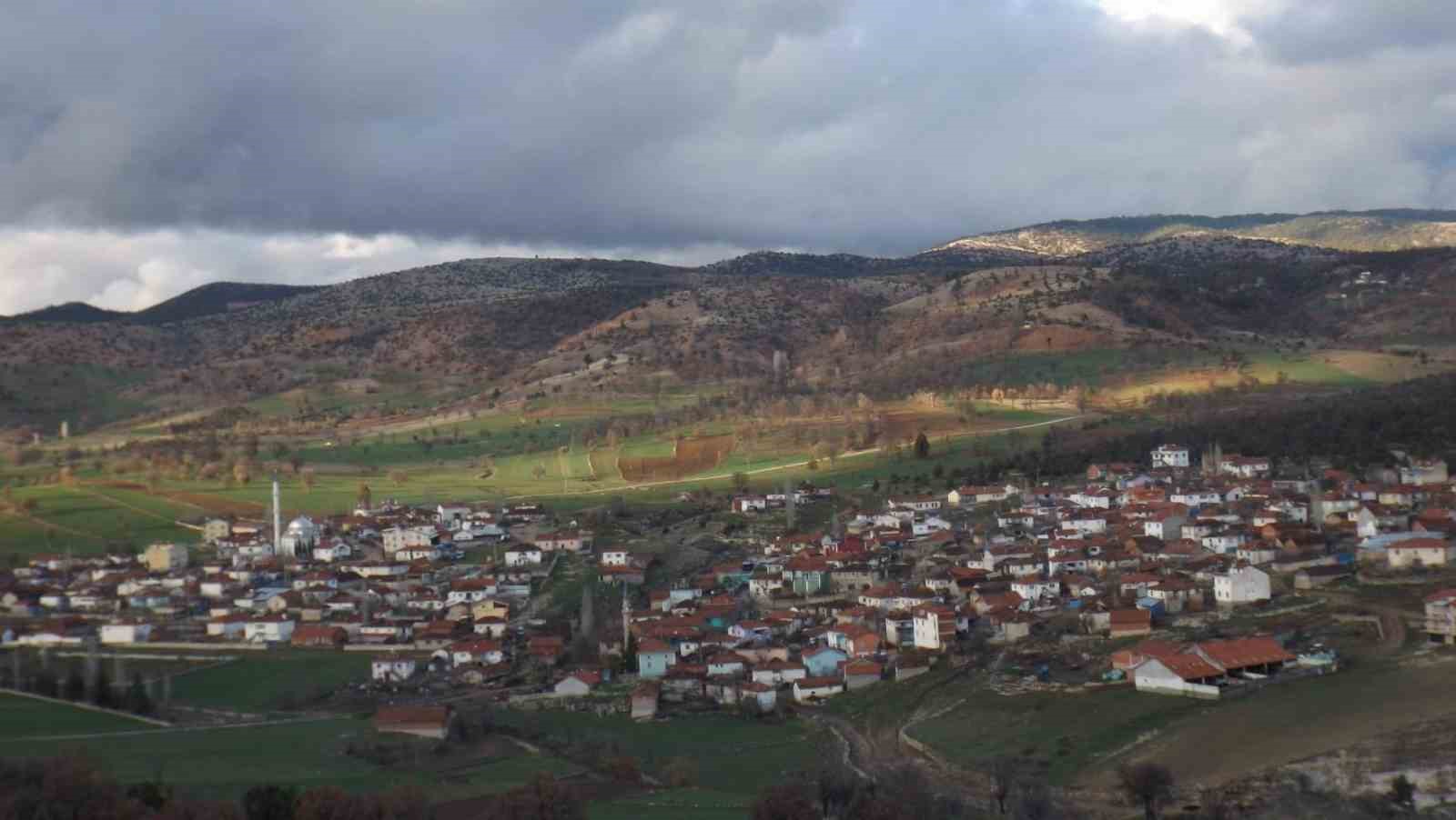 Gediz’de haftalardır kayıp olan kadın samanlıkta ölü bulundu
