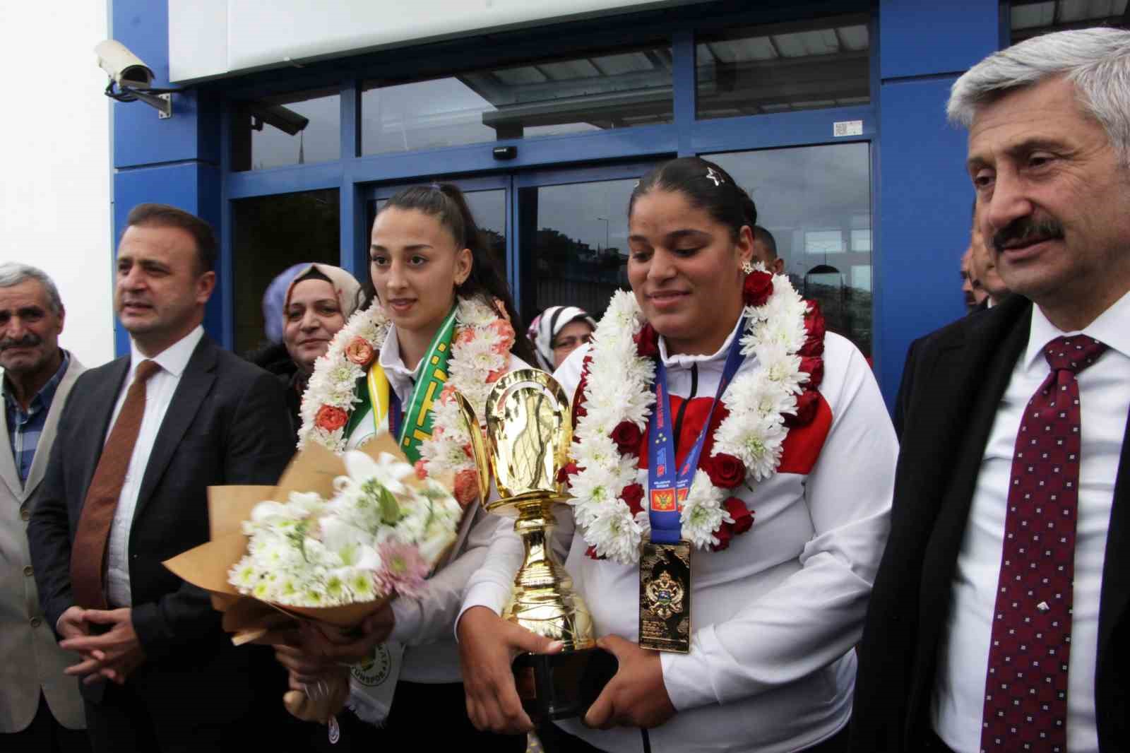 Dünya şampiyonu Havvanur Kethüda’ya, Trabzon’da coşkulu karşılama
