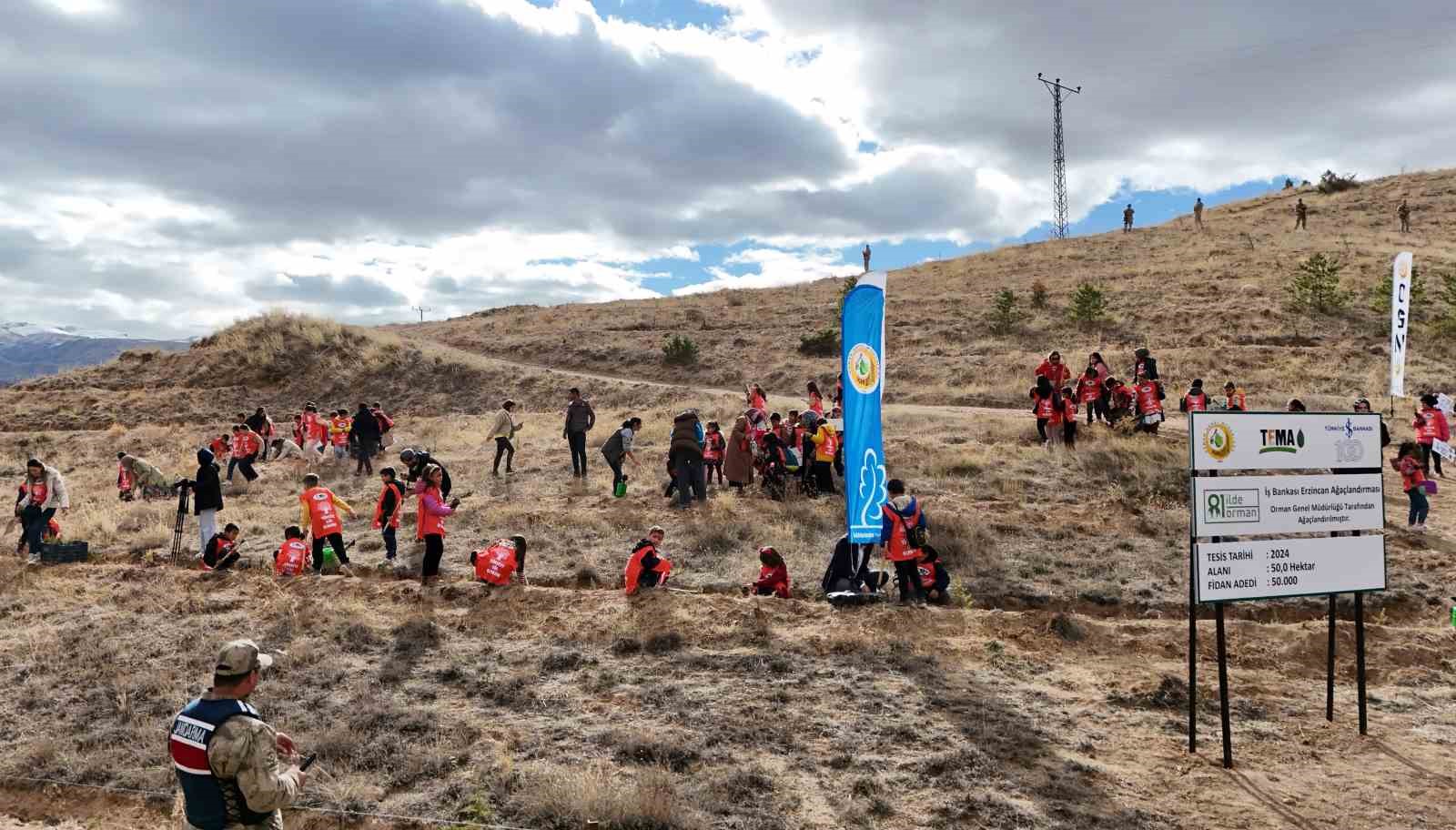 "81 İlde 81 Orman" projesinde Erzincan’da 50 bin fidan toprakla buluştu
