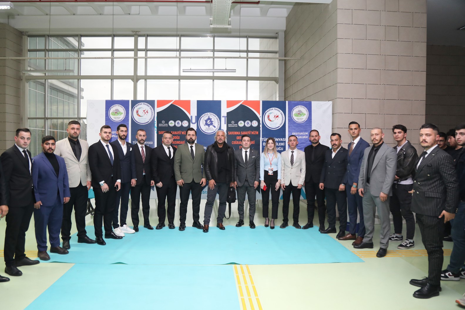 Mete Yarar: "D&uuml;nyadaki t&uuml;m g&uuml;venlik politikalarının ana unsurunun enerji"
