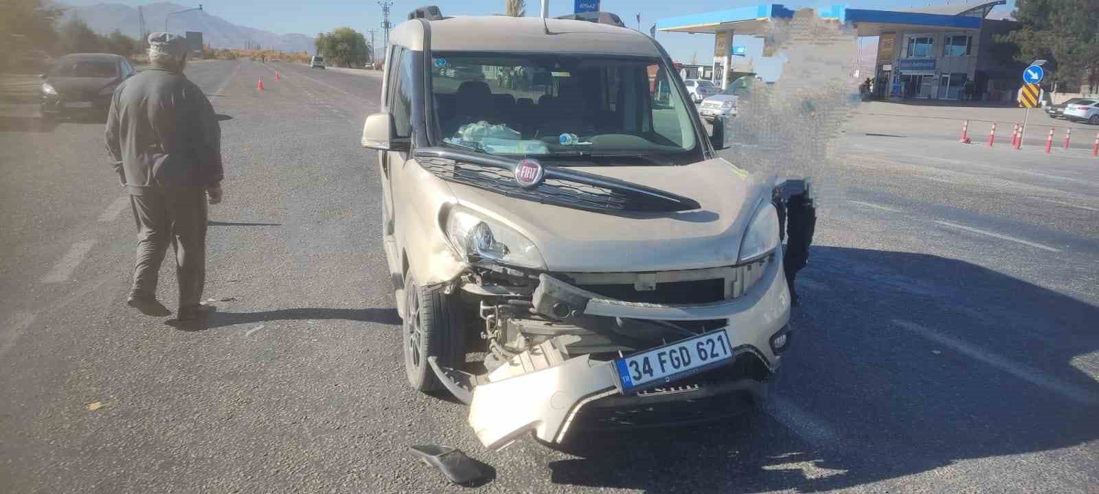 Malatya’da tır ile hafif ticari araç çarpıştı: 1 yaralı