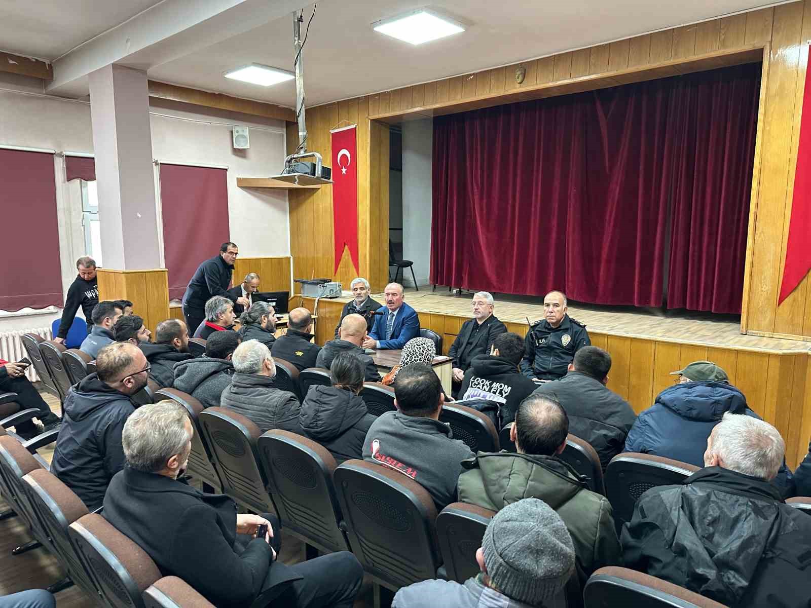 Vali Çalgan ve Başkan Aşgın patlamadan etkilenen vatandaşları yalnız bırakmıyor
