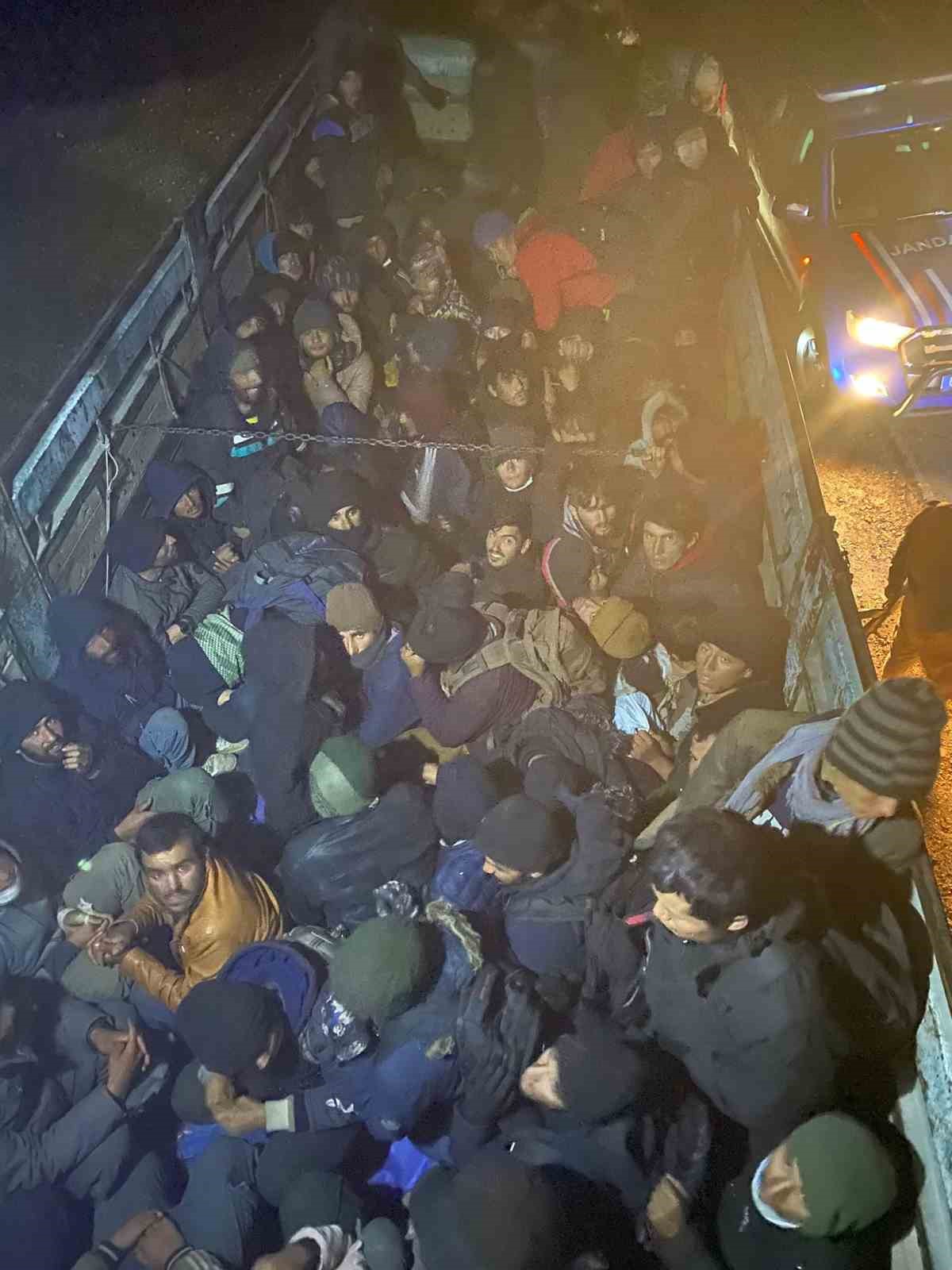 Bitlis&rsquo;te g&ouml;&ccedil;men ka&ccedil;ak&ccedil;ılığı operasyonları
