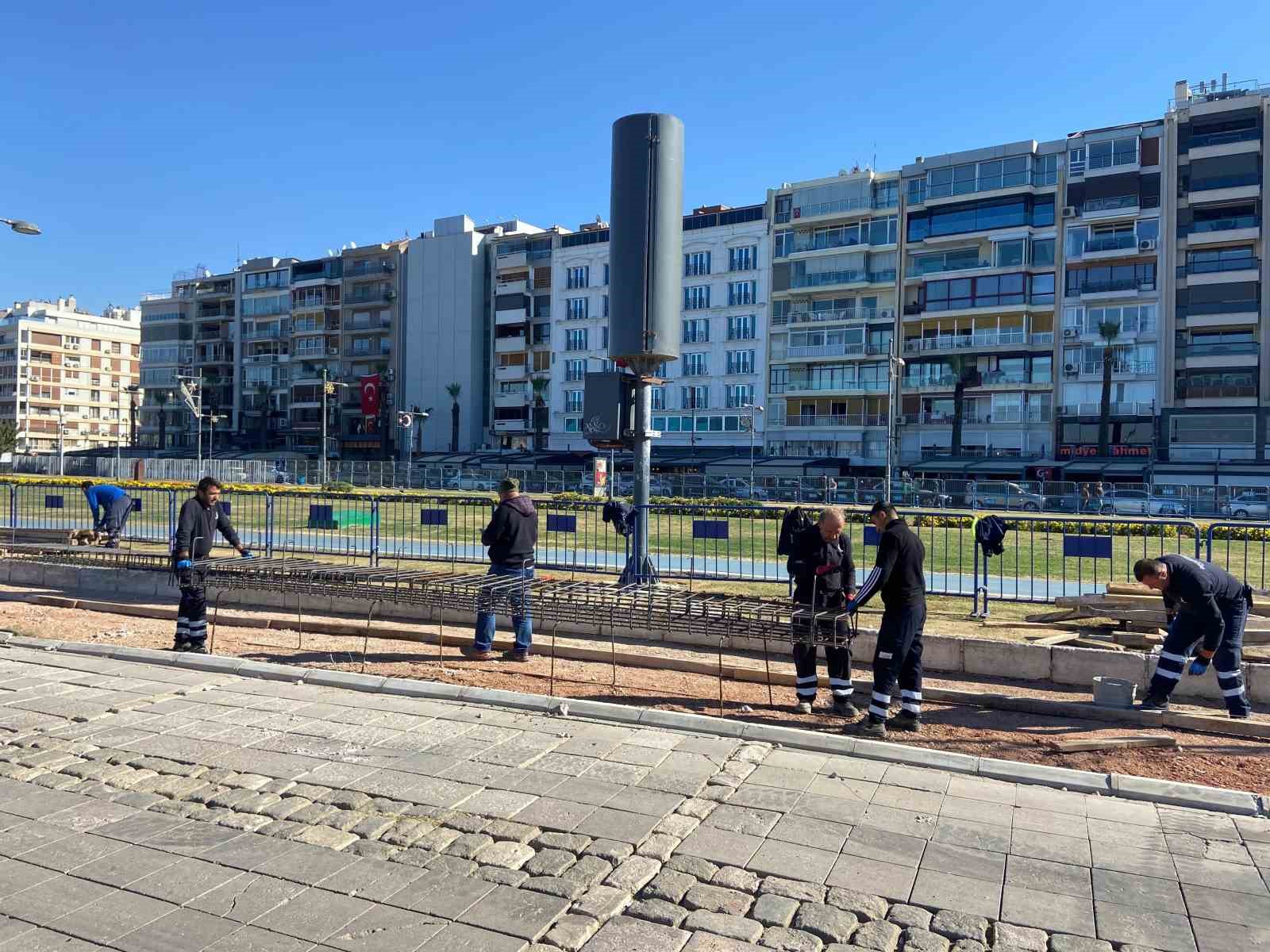 İzmir Kordon’da taşkınlara karşı kurulan beton bariyerlerin yüzde 60’ı tamam
