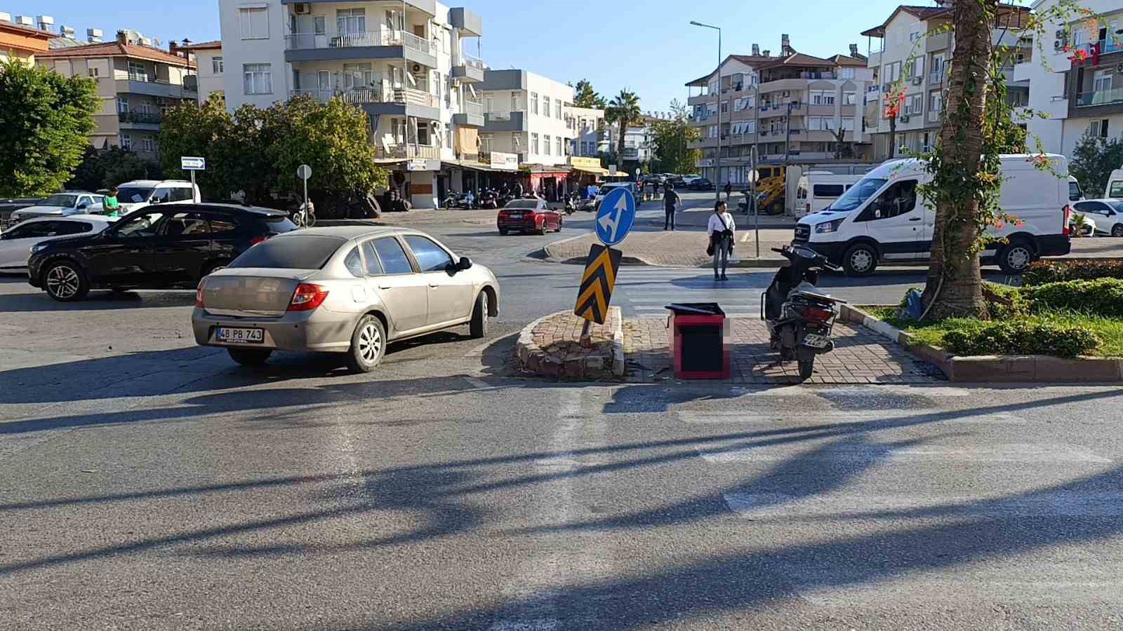 Motosiklet otomobille çarpıştı: 1 yaralı
