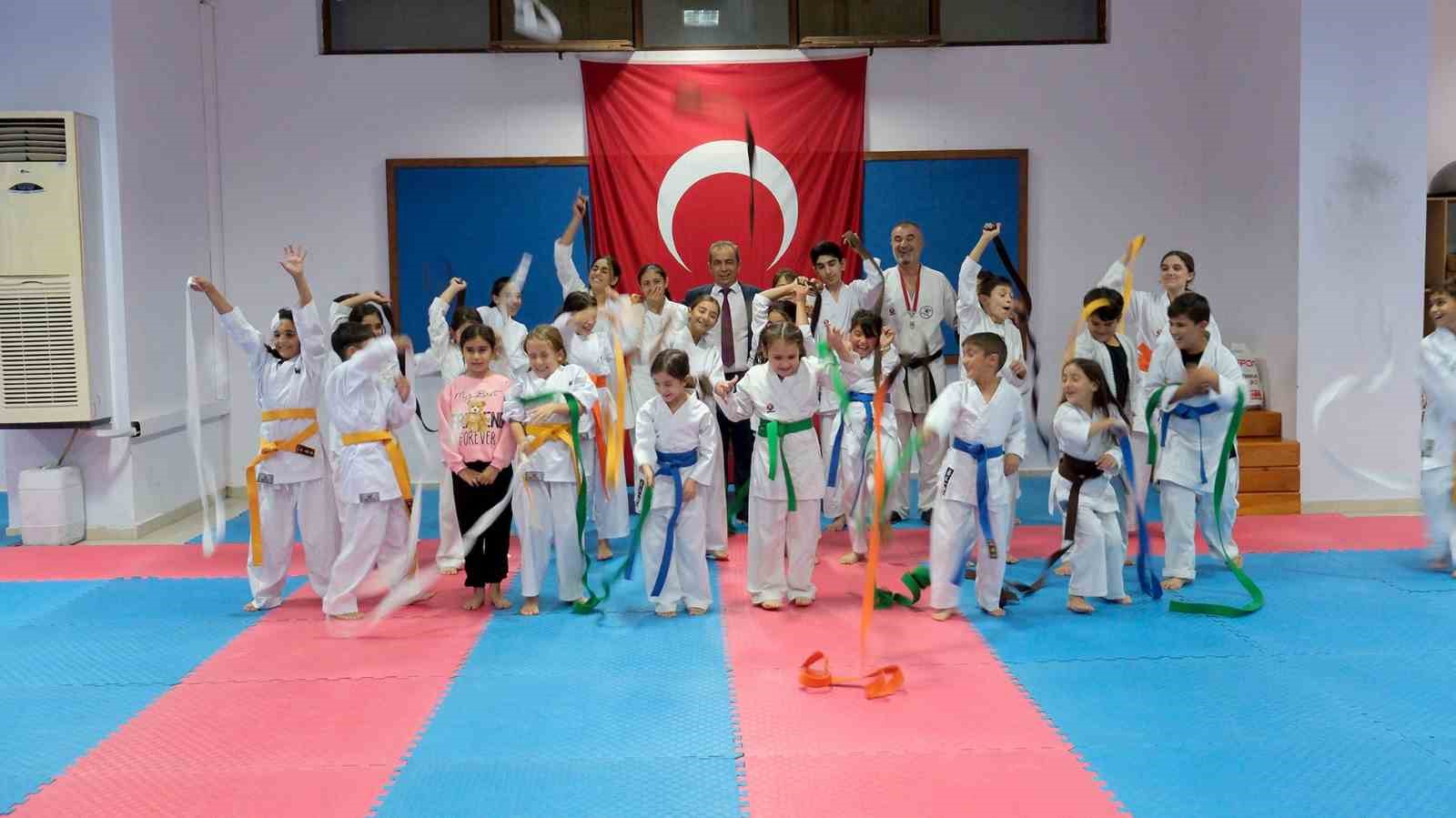 Kemer Belediye karate takımı kuşak atladı