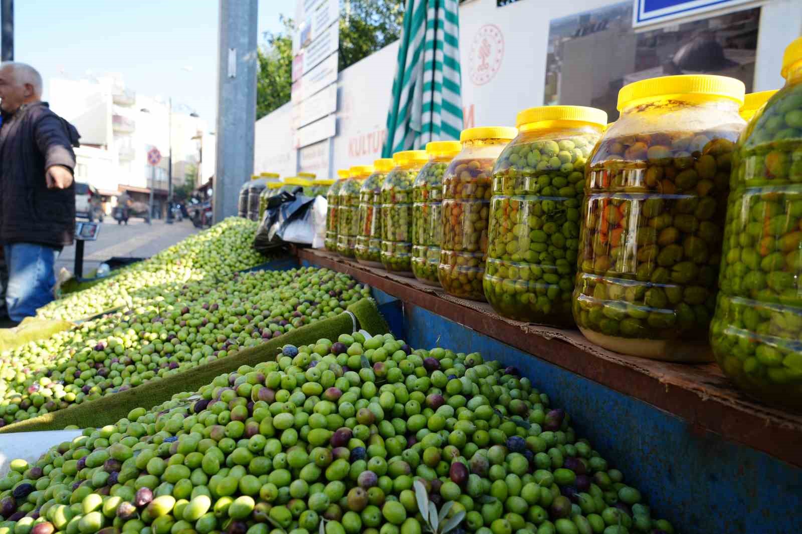 Kilis’te yerli sofralık zeytin tezgahlarda yerini aldı
