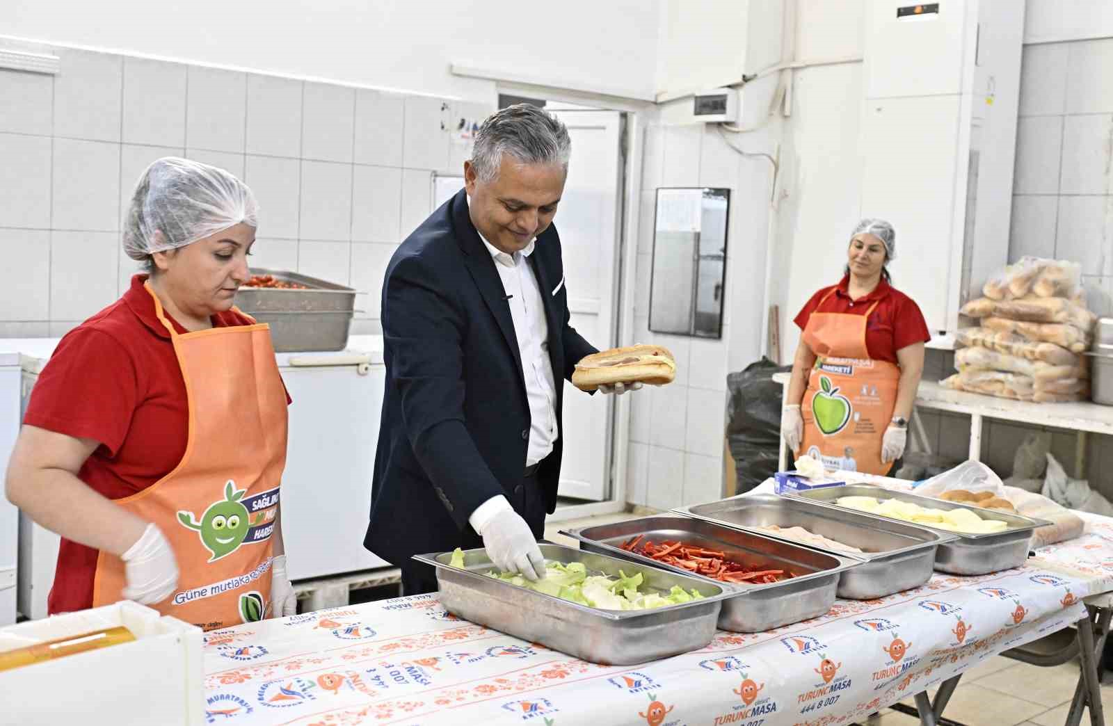 Muratpaşa Belediyesi’nden, okul menüsü desteği