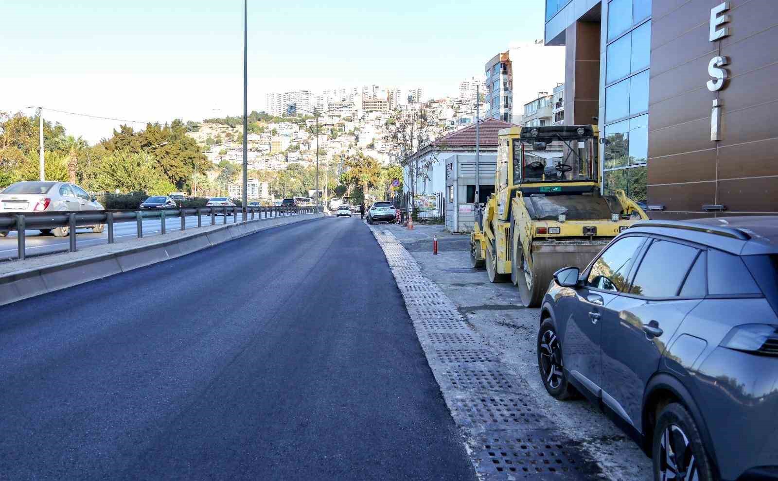 Bayraklı’da yol ve köprü yenileme çalışmaları sürüyor
