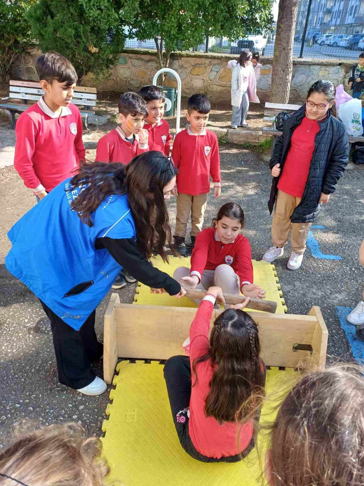 Geleneksel çocuk oyunları etkinliği başladı
