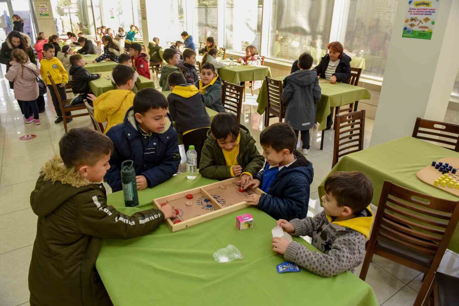 Öğrenciler, ahşap akıl oyunları ile hem eğlendi hem öğrendi
