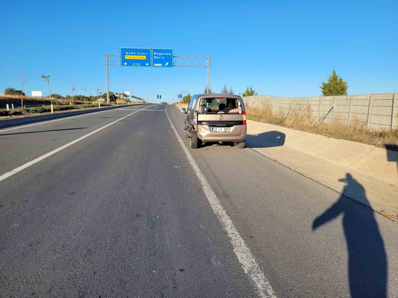 Kazaya bakmak için yavaşlayan ticari araca otomobil çarptı: 1 yaralı
