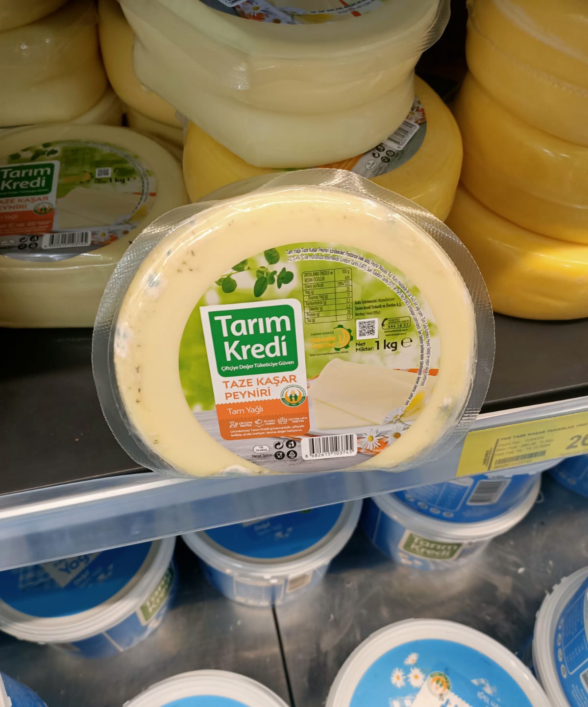 Tarım Kredi Kooperatif marketi reyonunda k&uuml;fl&uuml; kaşar peynirini g&ouml;ren vatandaş hayrete d&uuml;şt&uuml;
