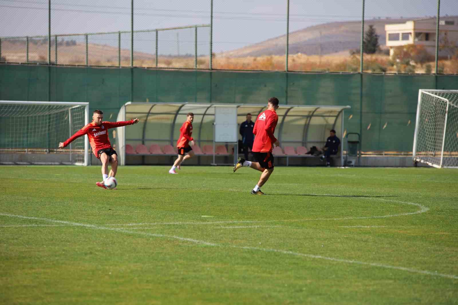 Selçuk İnan: "Son periyotta takım olarak önemli işler yaptık"
