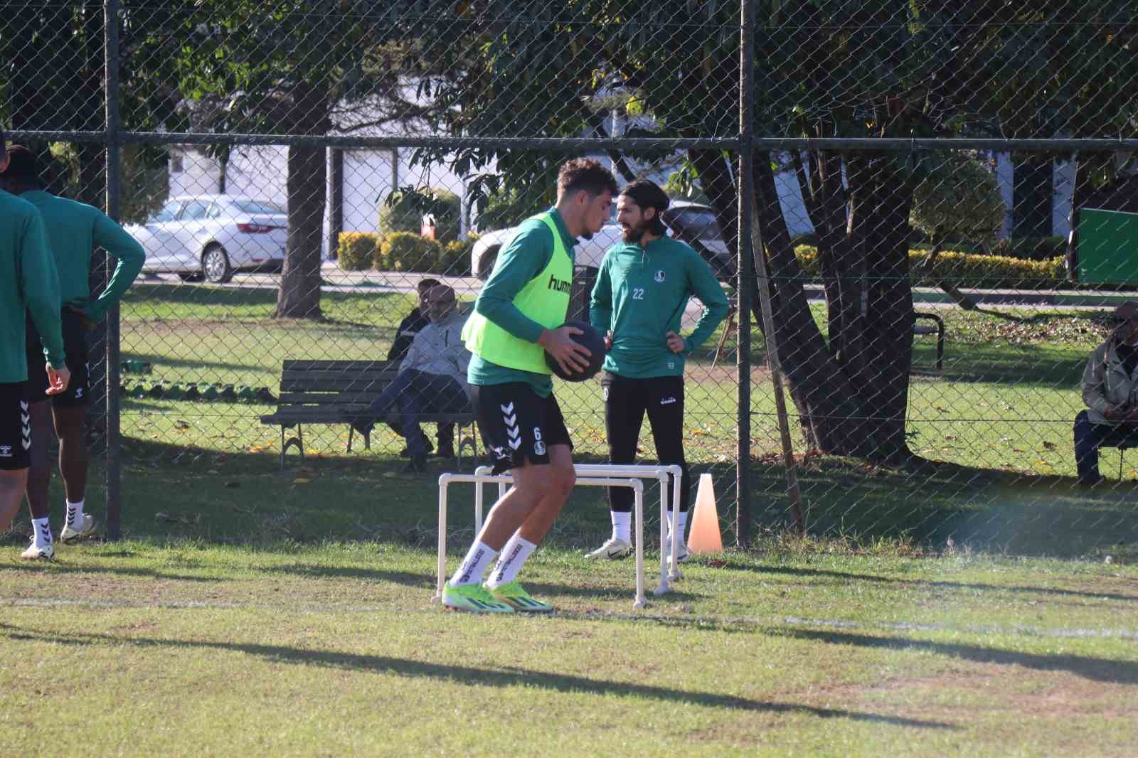 Sakaryaspor, Marmara derbisinin hazırlıklarını s&uuml;rd&uuml;r&uuml;yor
