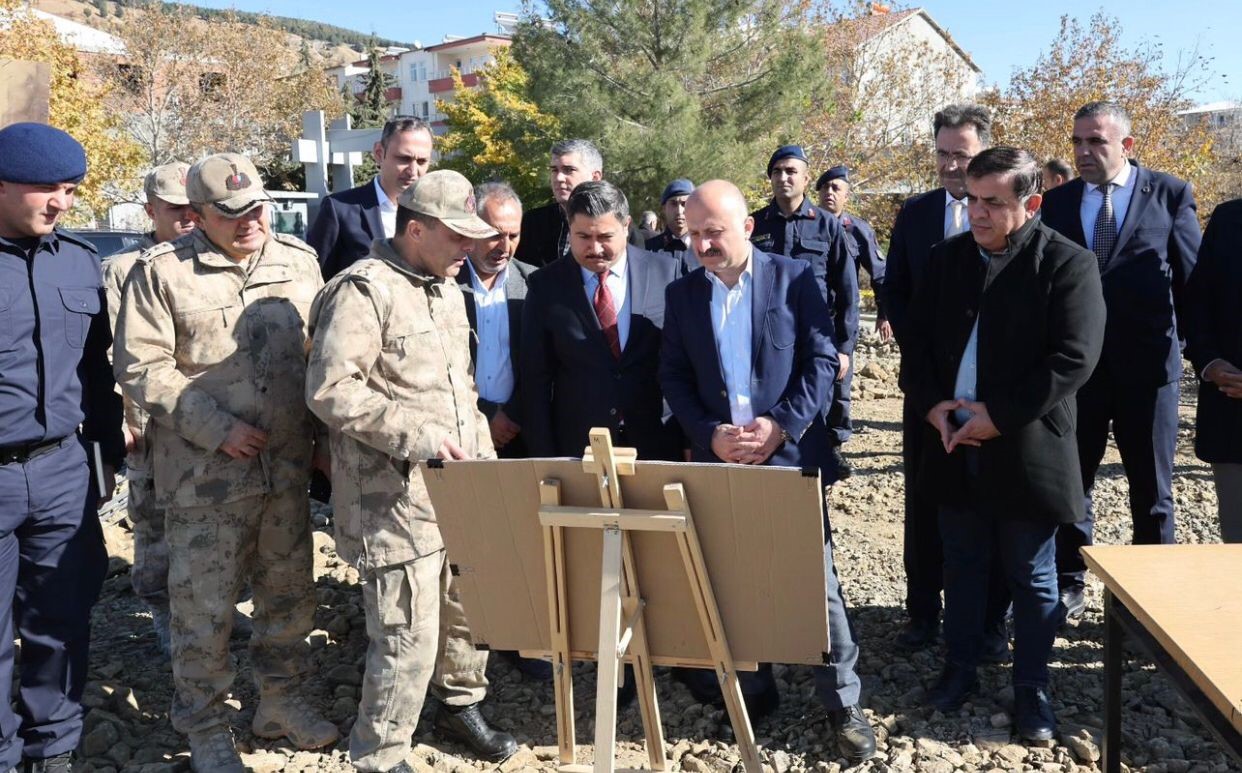 Vali Varol, Sincik’te incelemelerde bulundu
