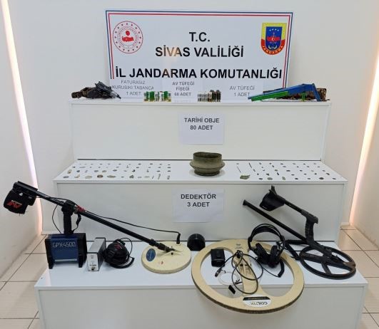 Sivas’ta jandarma operasyonu, 12 kişi gözaltına alındı