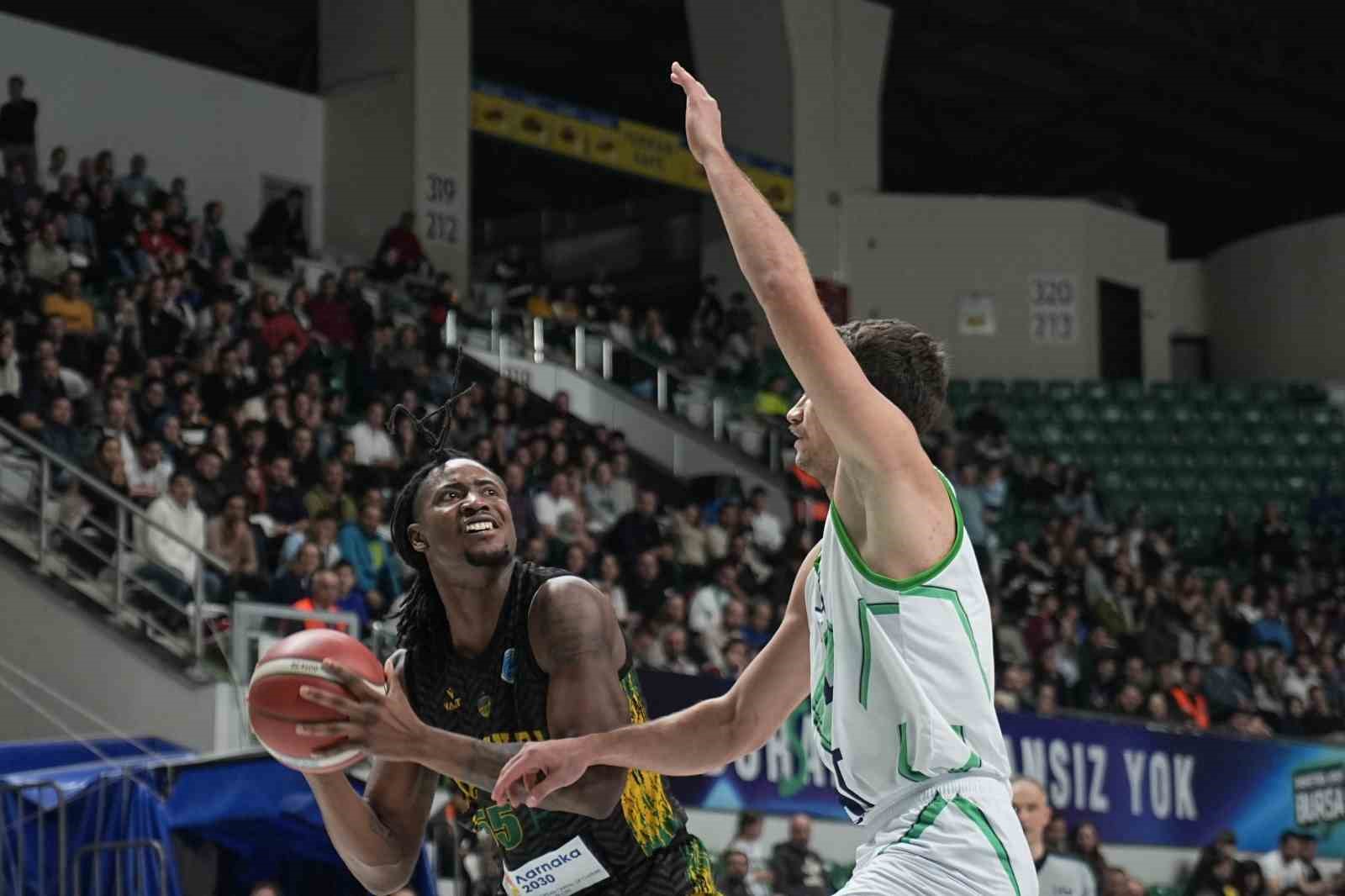 FIBA Europe Cup: Tofaş: 93 - Petrolina AEK: 61
