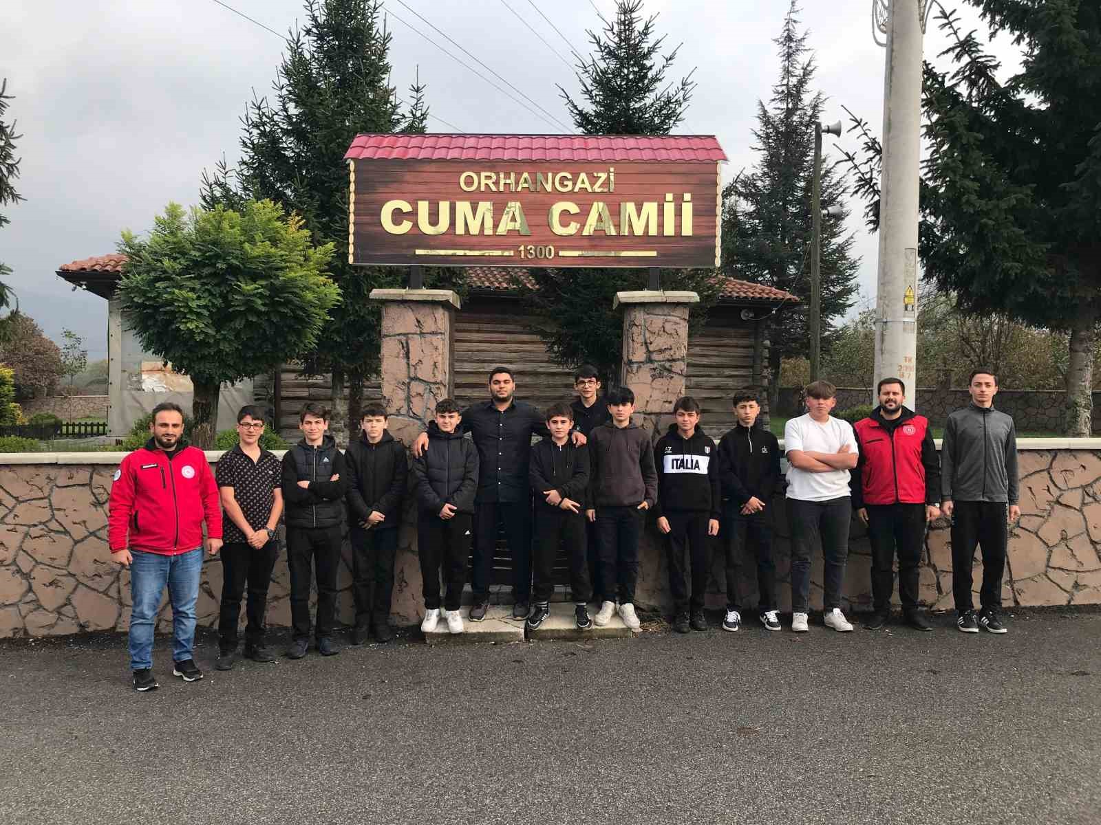 Gençler Düzce’nin tarihi camilerini tanıyor