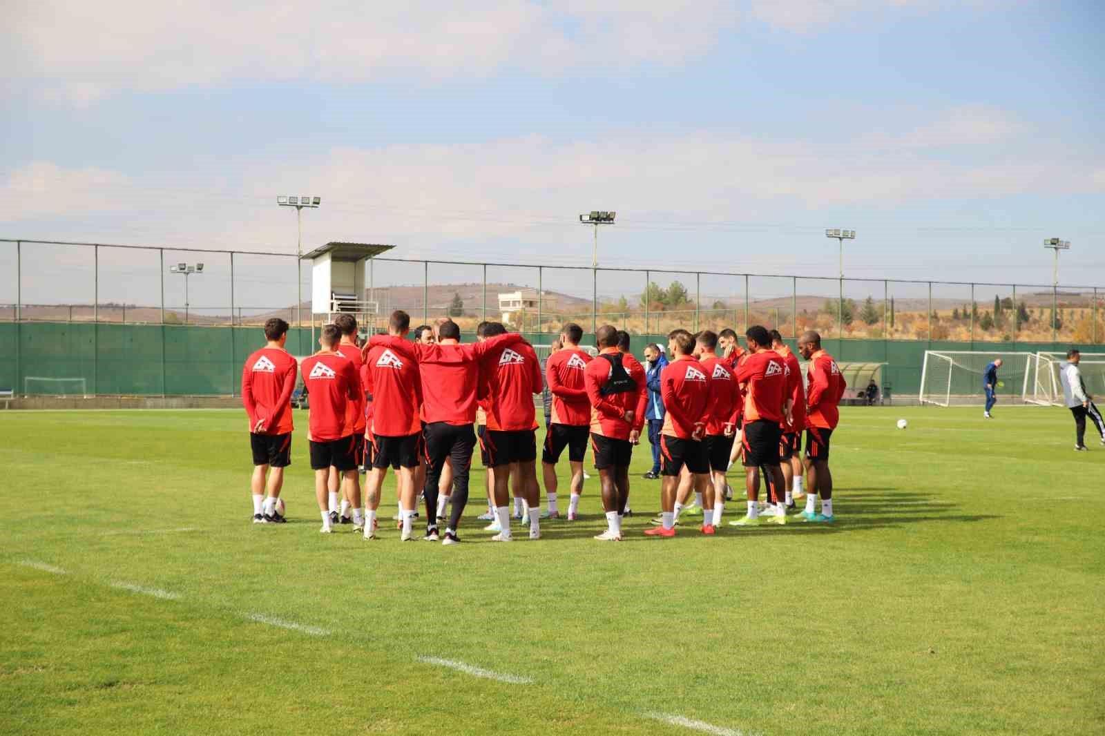 Gaziantep FK’lı Sorescu ve Lungoyi’nin hedefi galibiyet serisini sürdürmek
