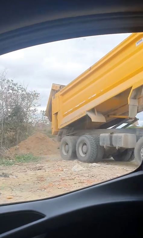 Arnavutköy’de kaçak döküm görüntülendi